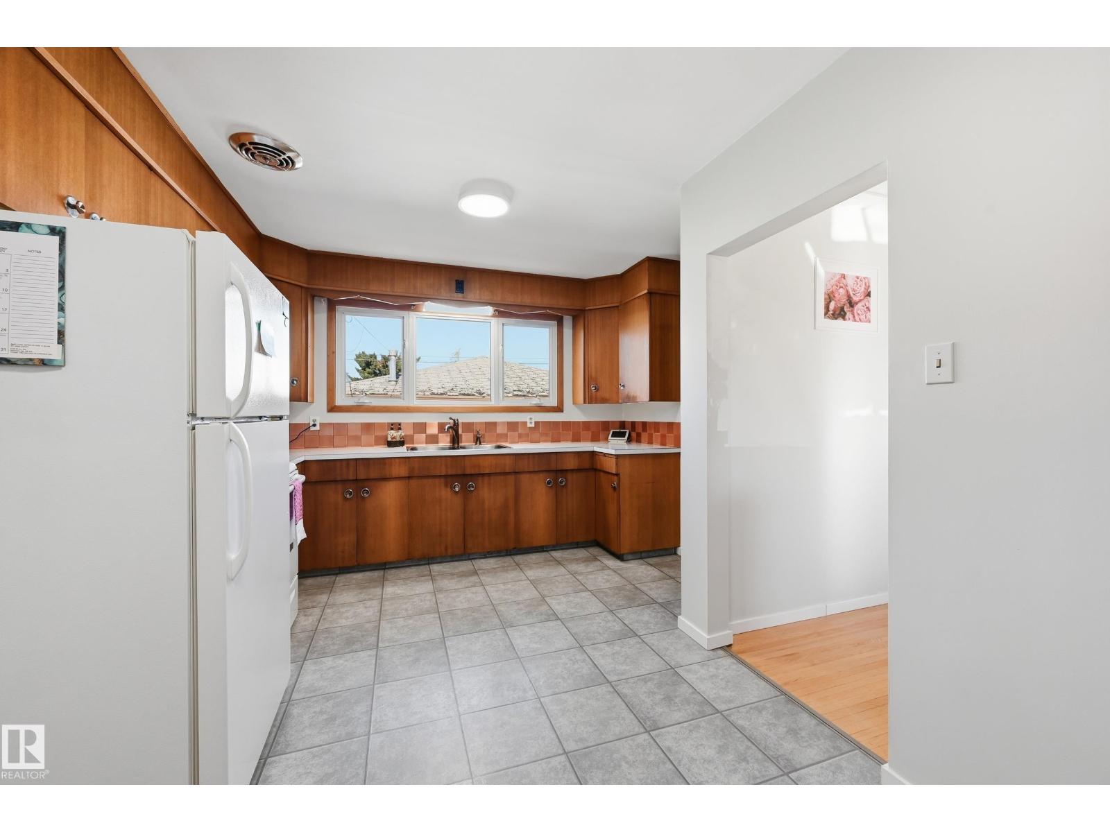 6604 93 Av Nw Property Photo 10