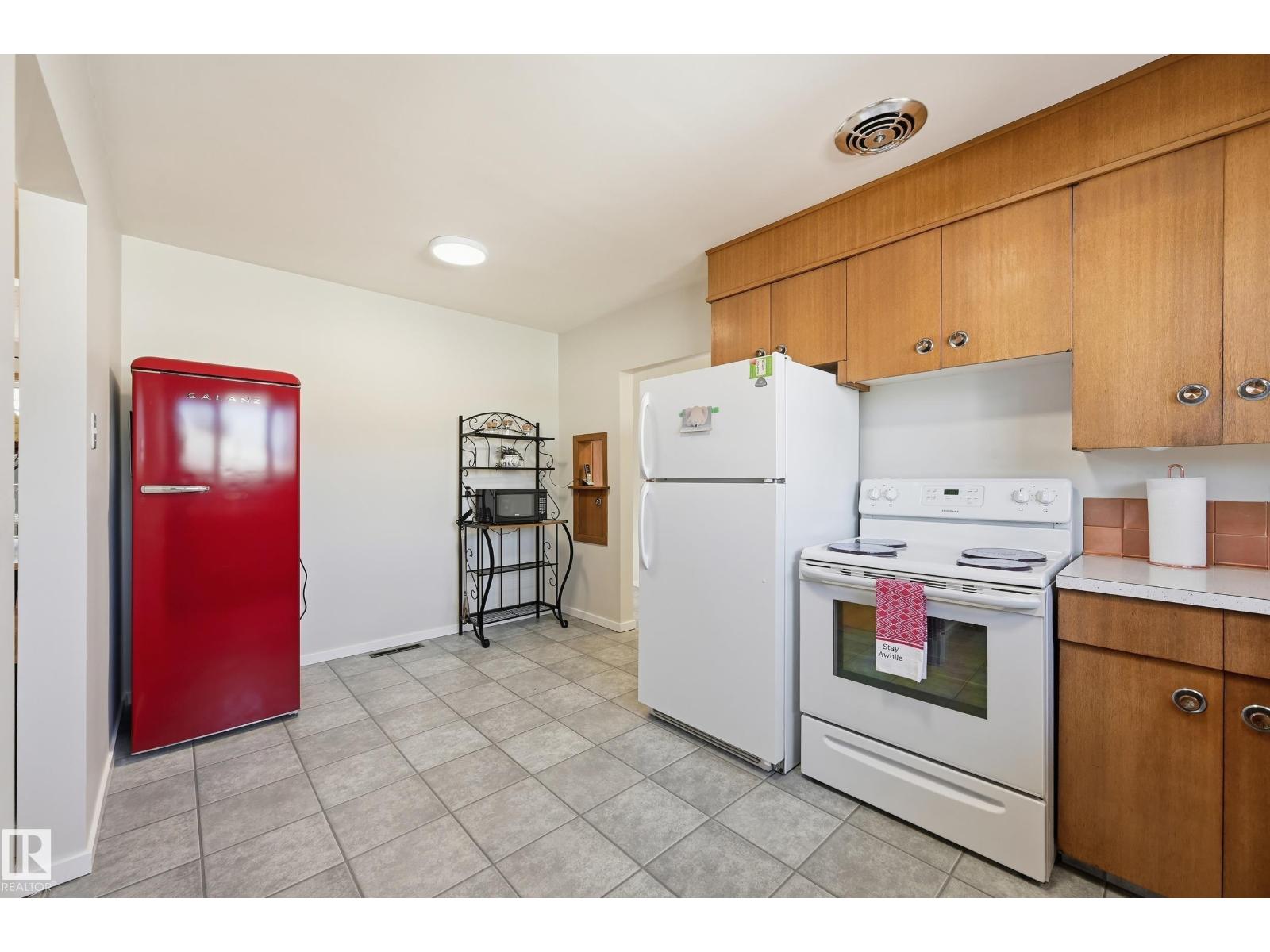 6604 93 Av Nw Property Photo 11