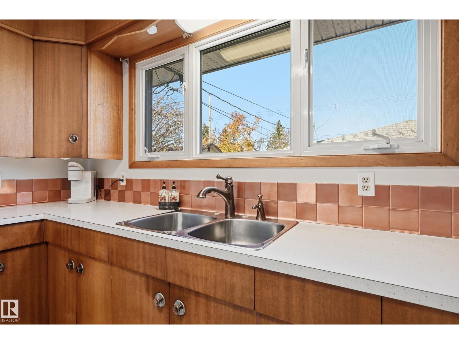 6604 93 Av Nw Property Photo 12