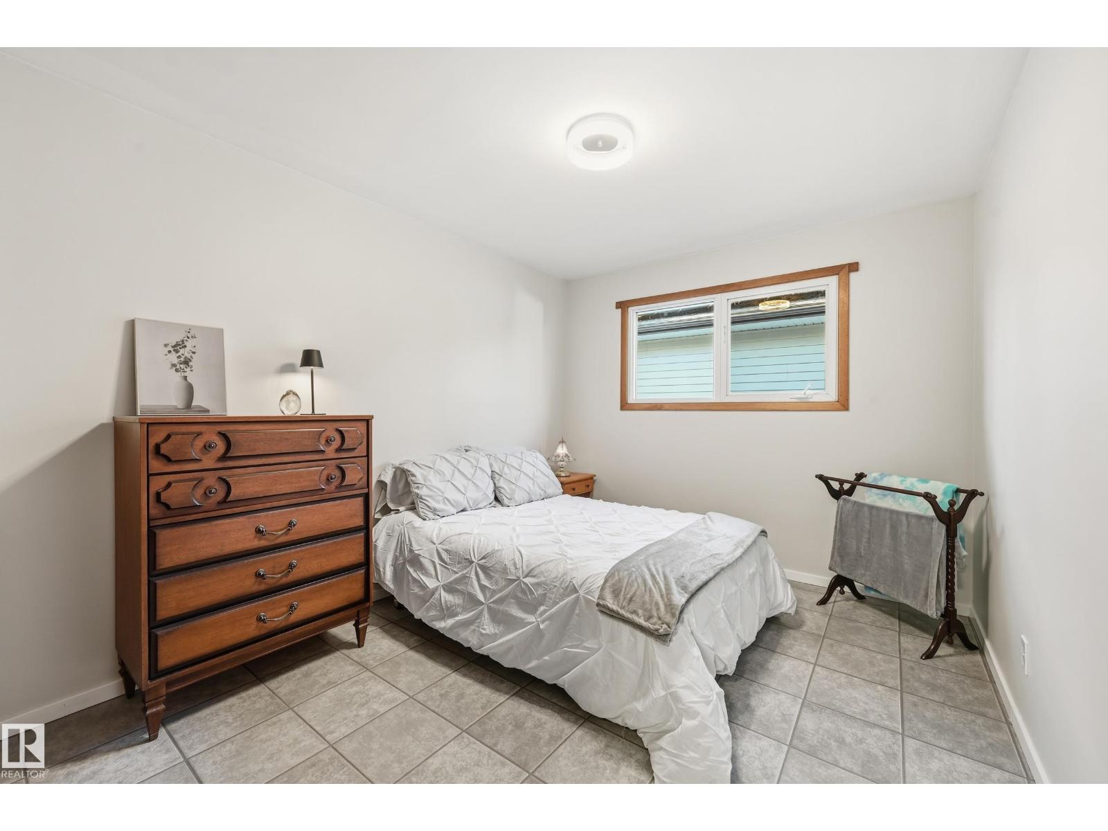6604 93 Av Nw Property Photo 15