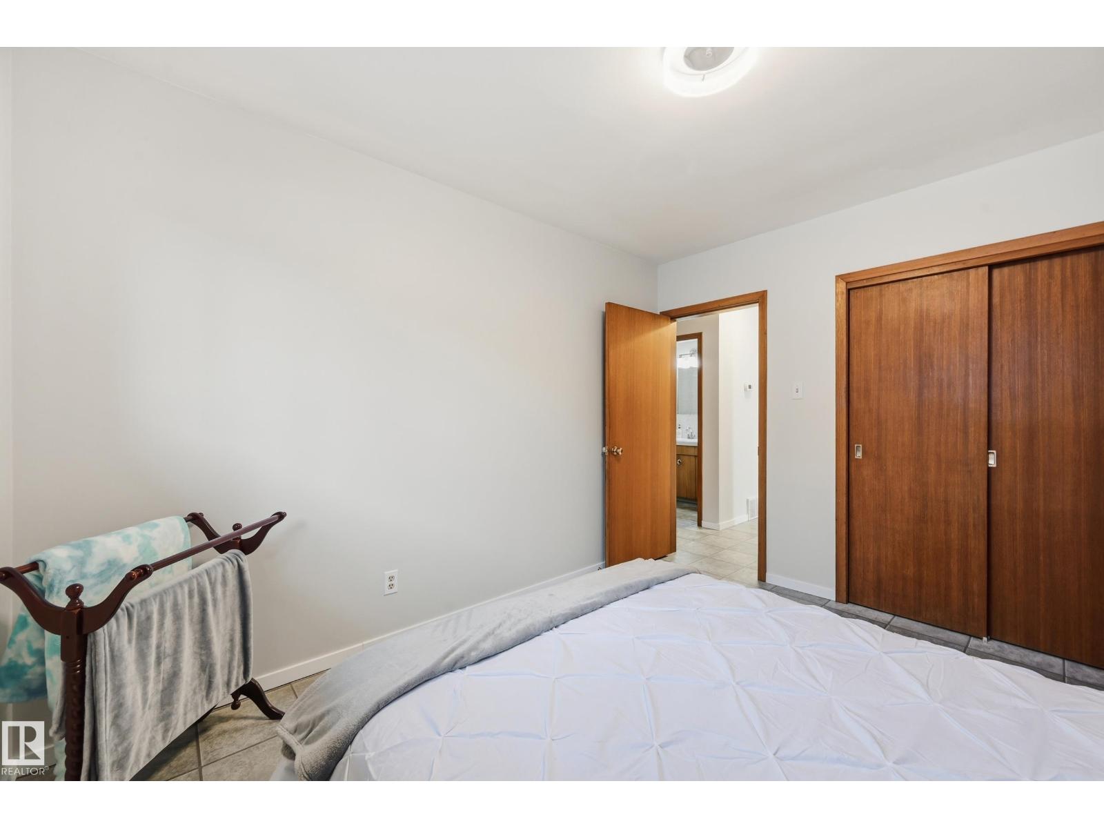 6604 93 Av Nw Property Photo 16