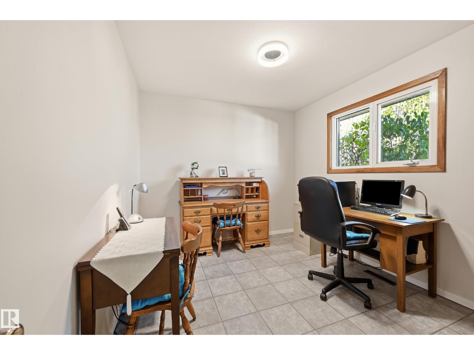 6604 93 Av Nw Property Photo 17