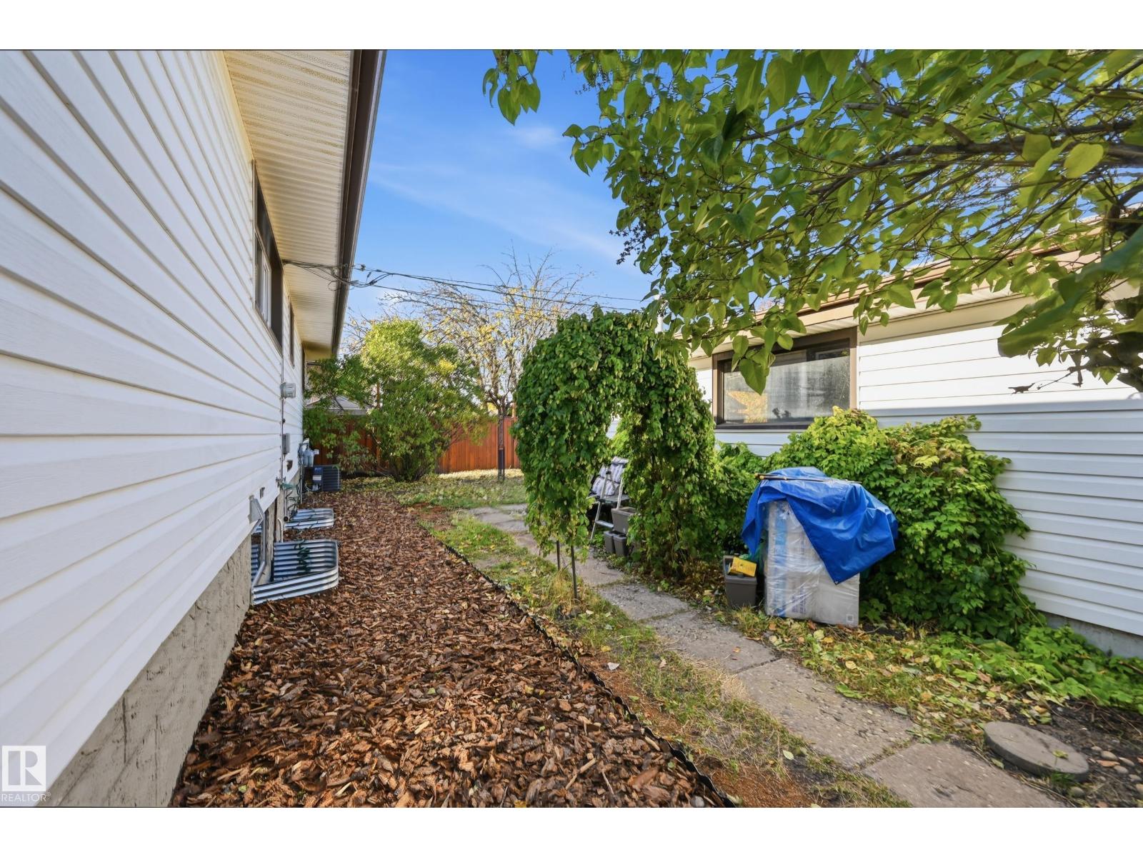 6604 93 Av Nw Property Photo 28