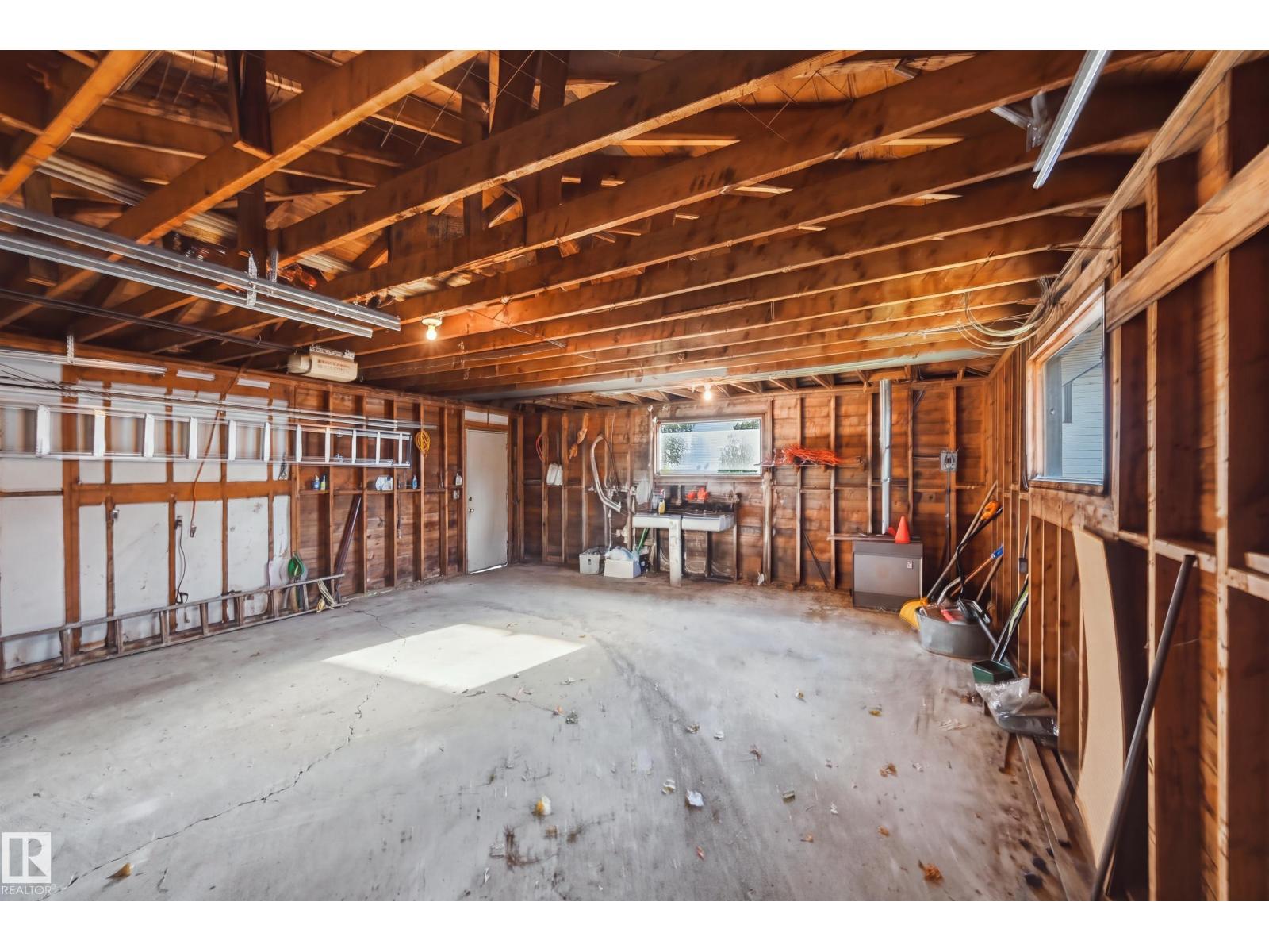 6604 93 Av Nw Property Photo 31