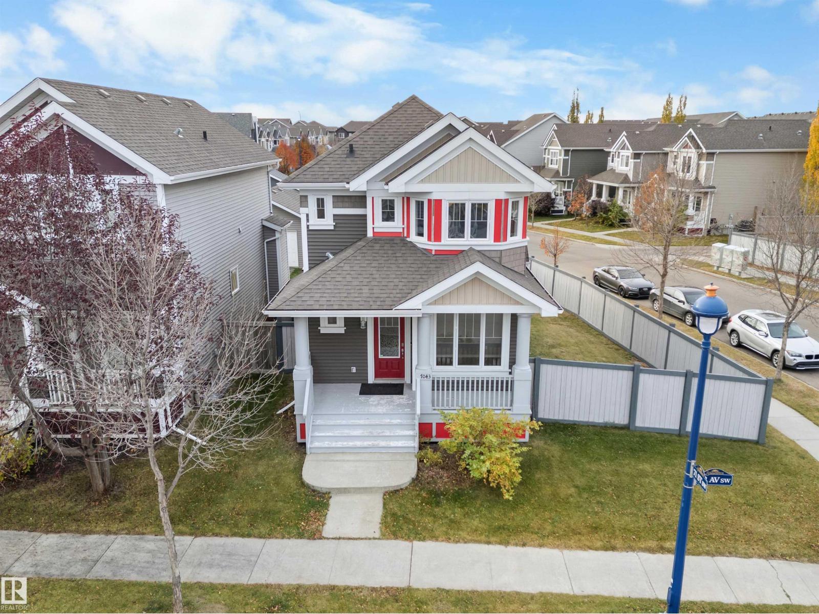 7043 22 Av Sw Property Photo 2
