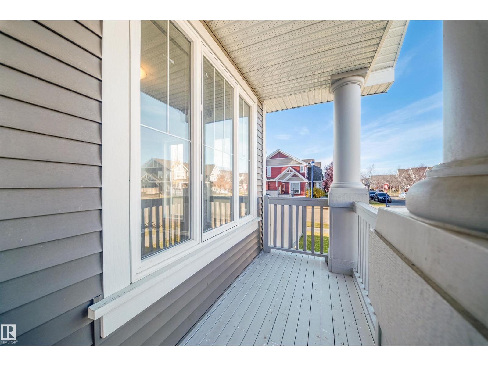 7043 22 Av Sw Property Photo 4