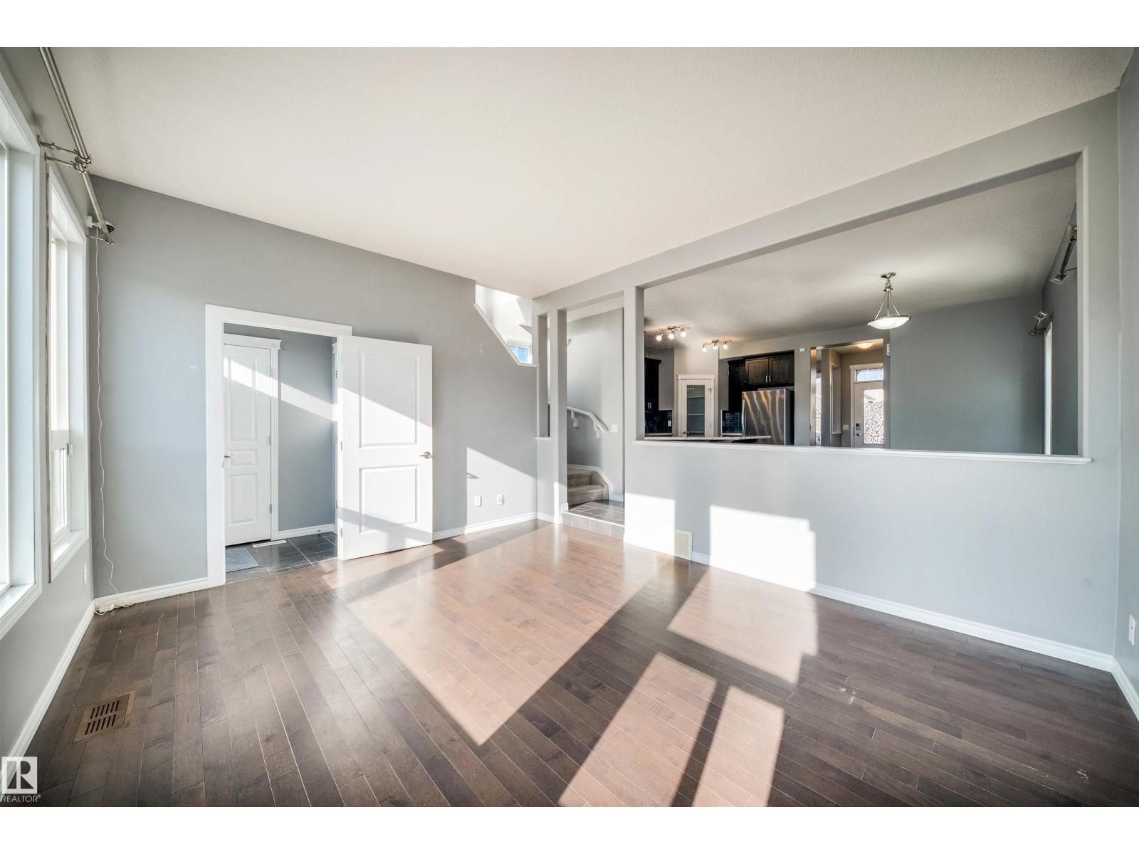 7043 22 Av Sw Property Photo 7