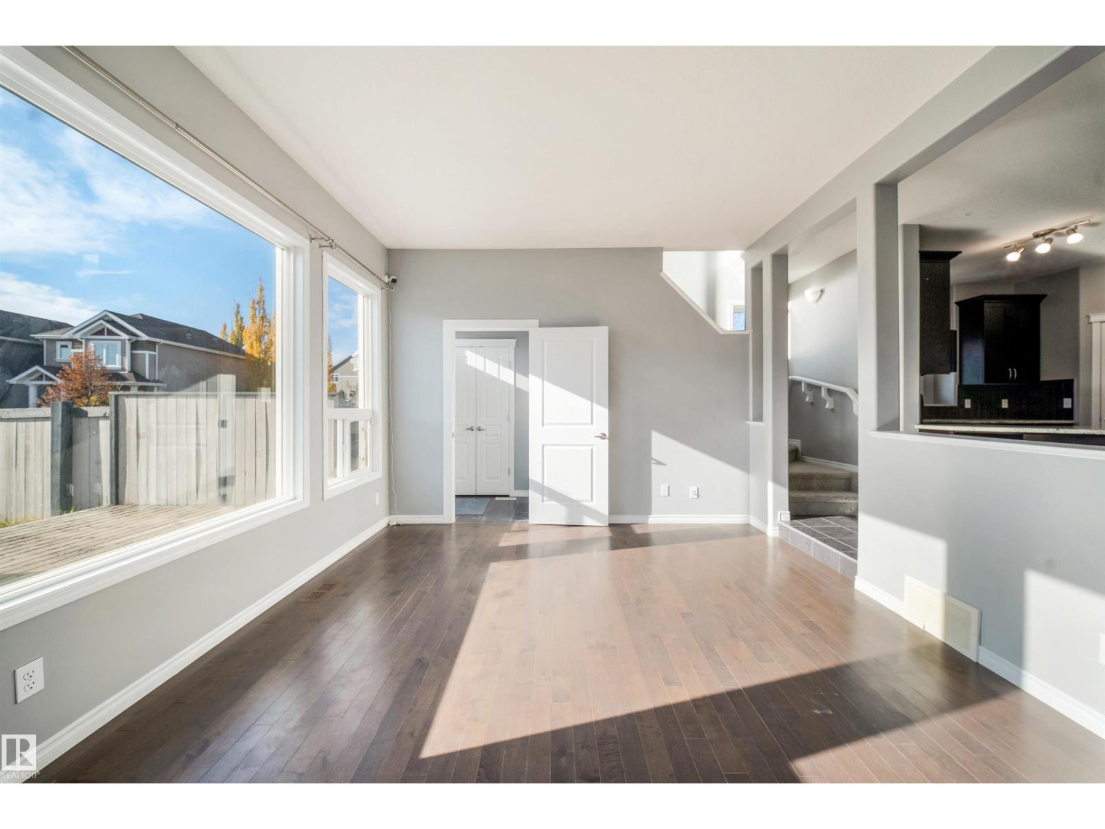 7043 22 Av Sw Property Photo 8