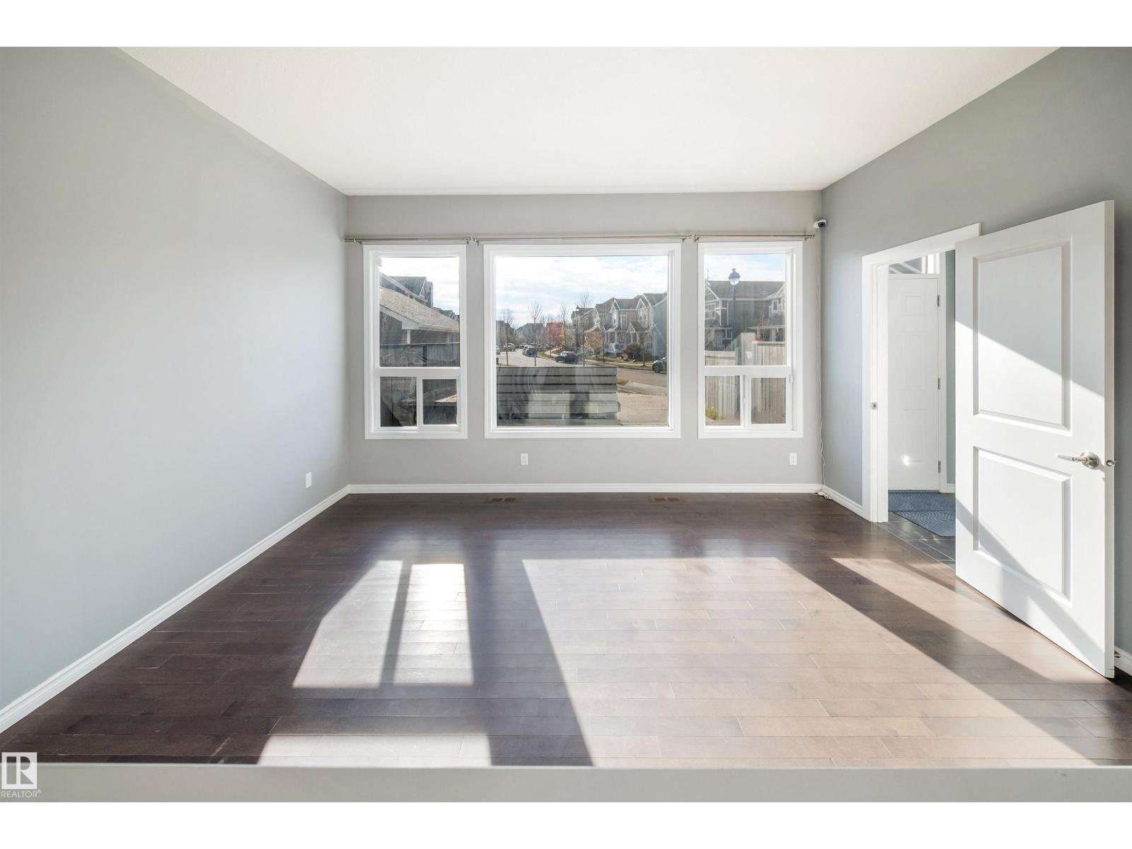 7043 22 Av Sw Property Photo 9