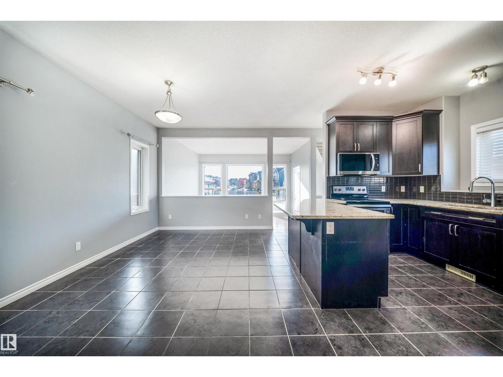 7043 22 Av Sw Property Photo 12
