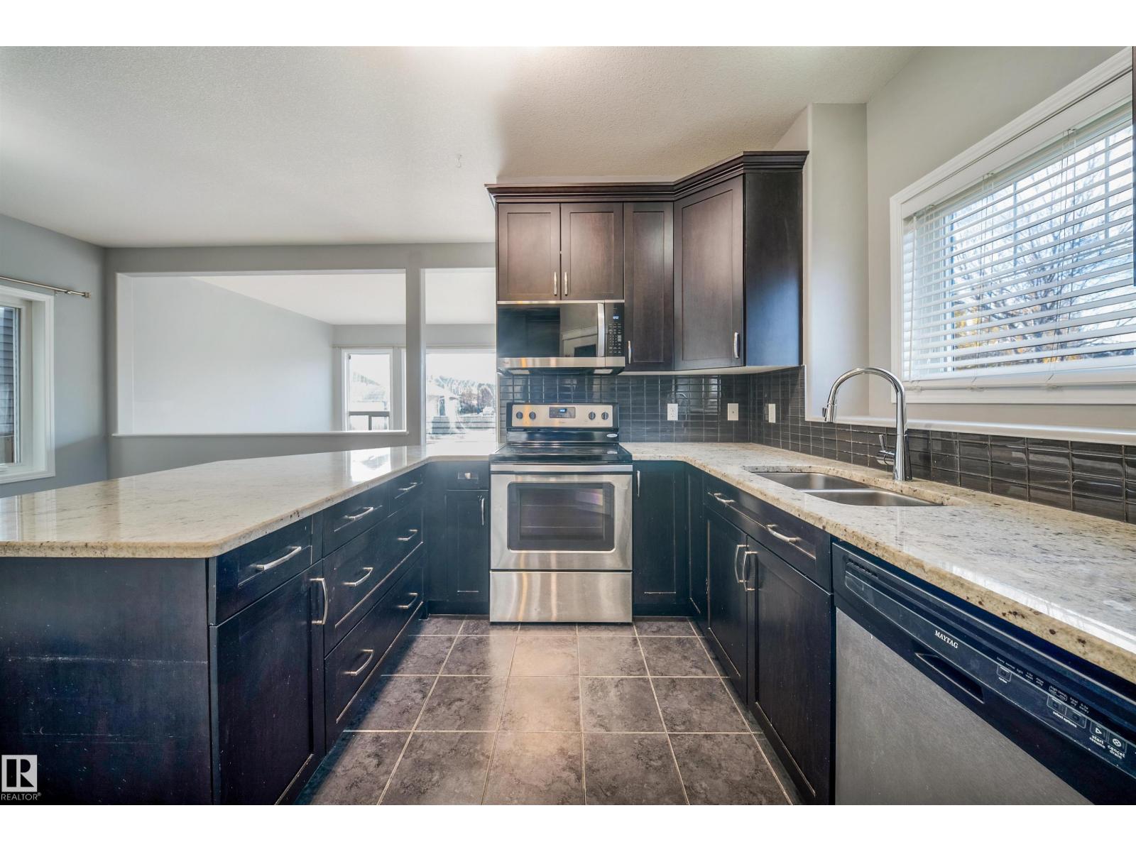 7043 22 Av Sw Property Photo 15