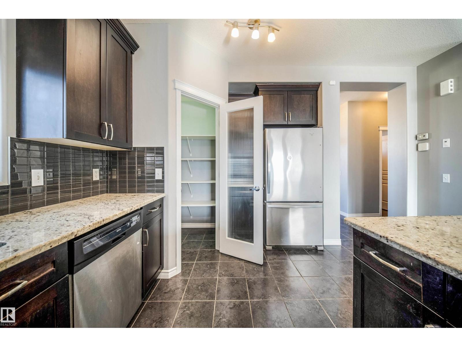7043 22 Av Sw Property Photo 16