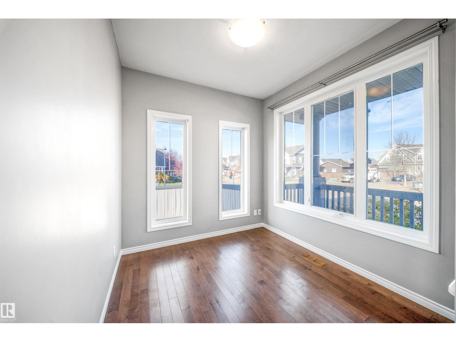 7043 22 Av Sw Property Photo 20