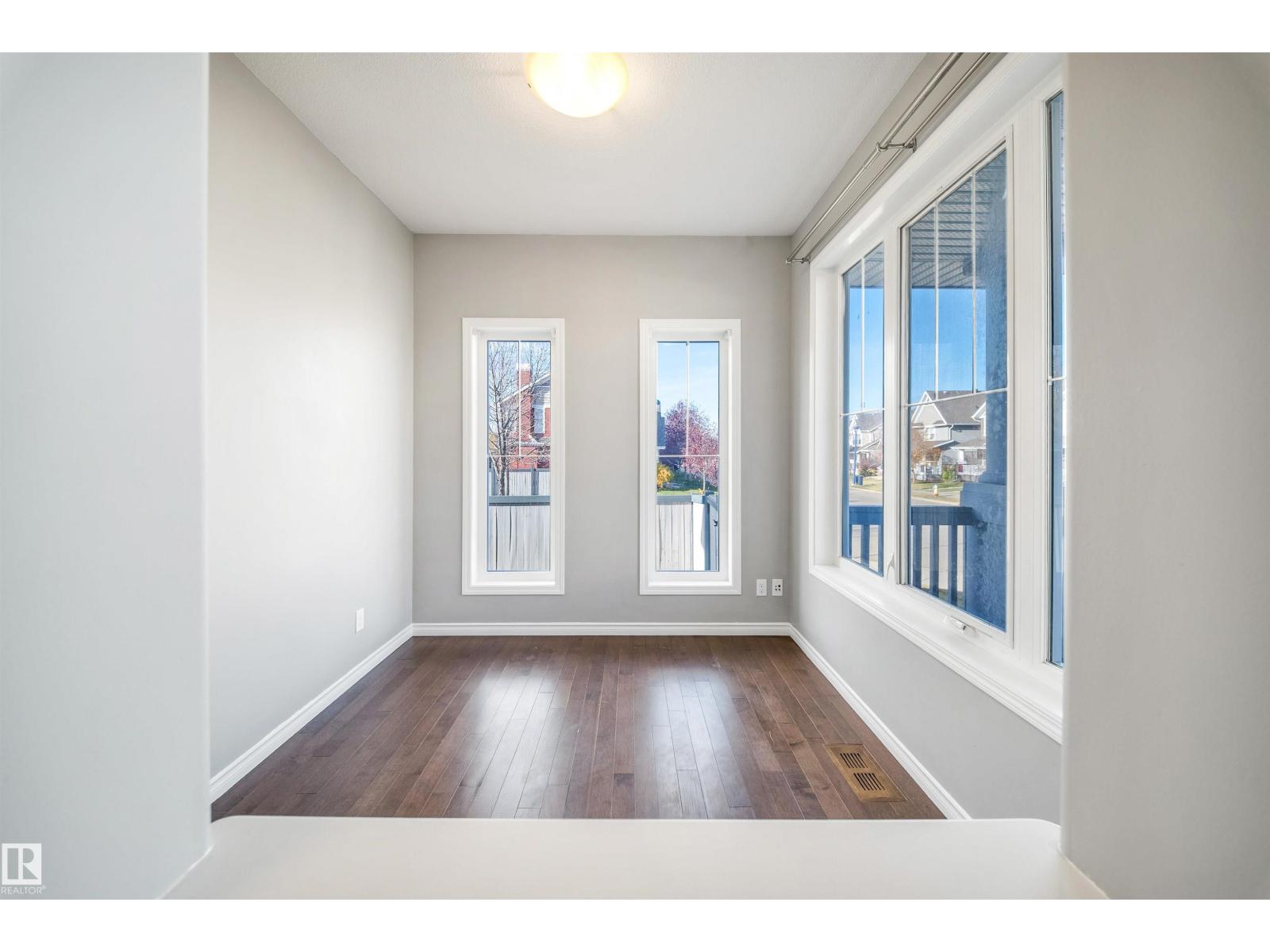 7043 22 Av Sw Property Photo 21