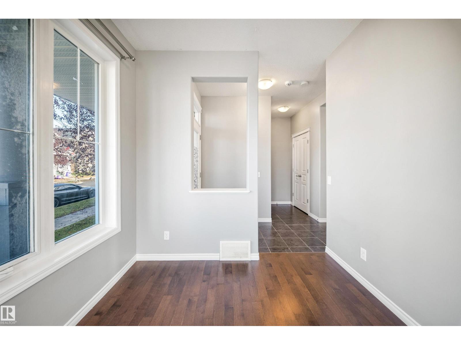 7043 22 Av Sw Property Photo 23