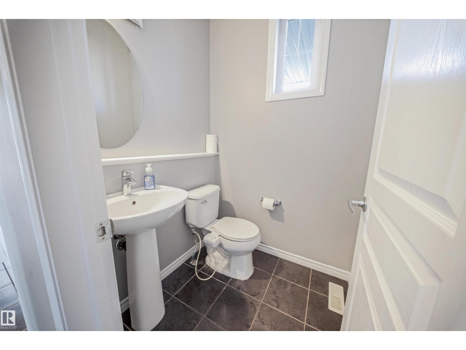 7043 22 Av Sw Property Photo 26