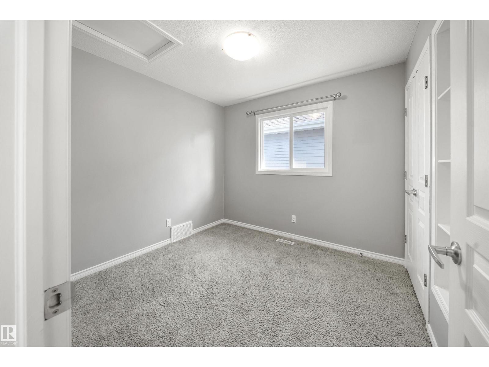 7043 22 Av Sw Property Photo 33