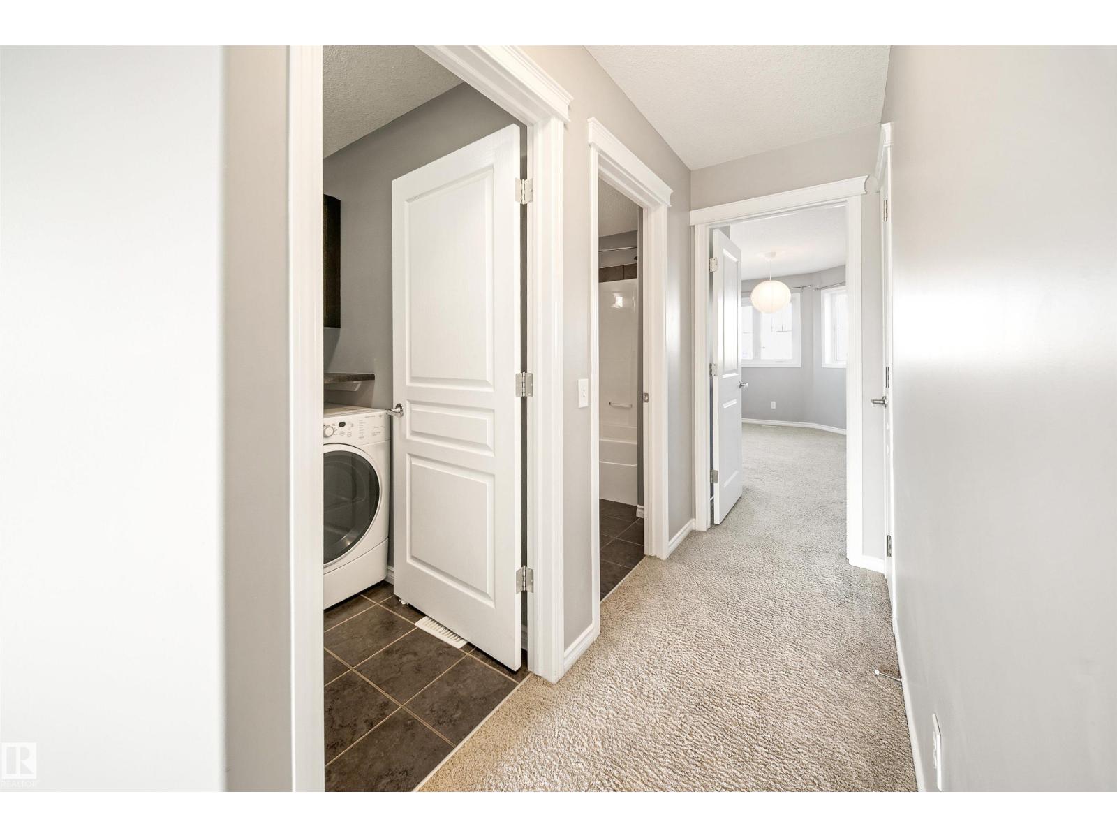 7043 22 Av Sw Property Photo 36