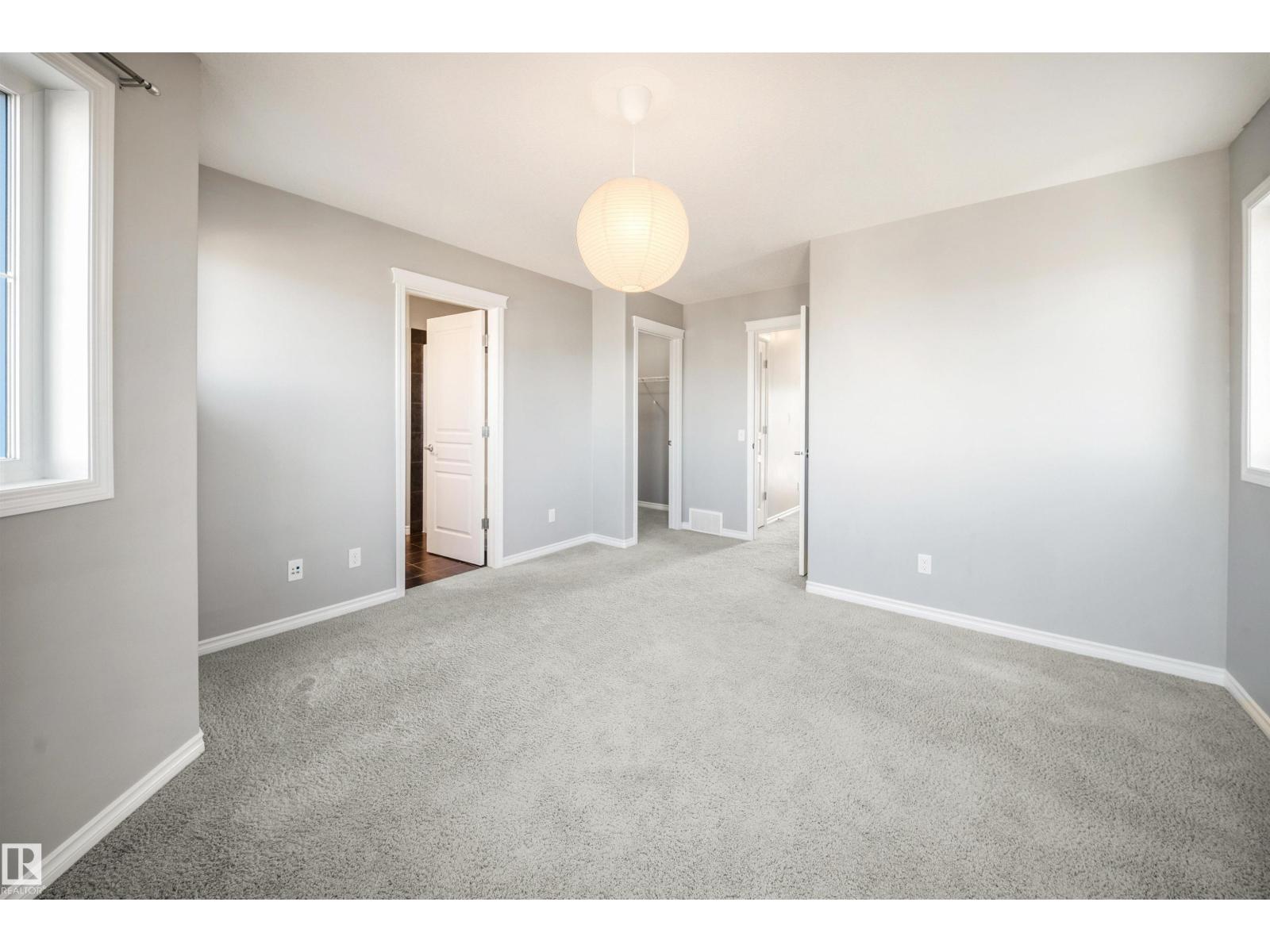 7043 22 Av Sw Property Photo 41