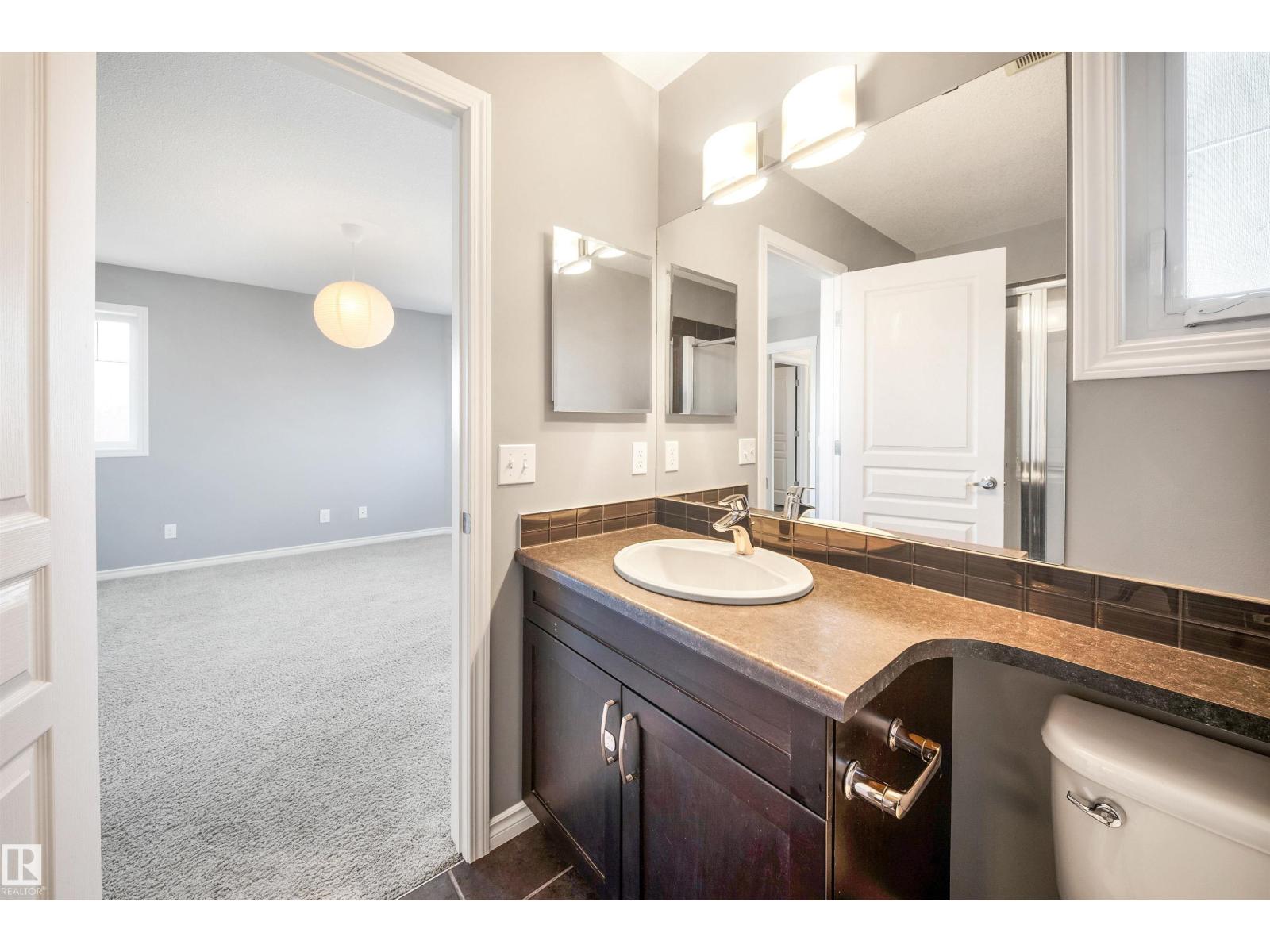 7043 22 Av Sw Property Photo 44