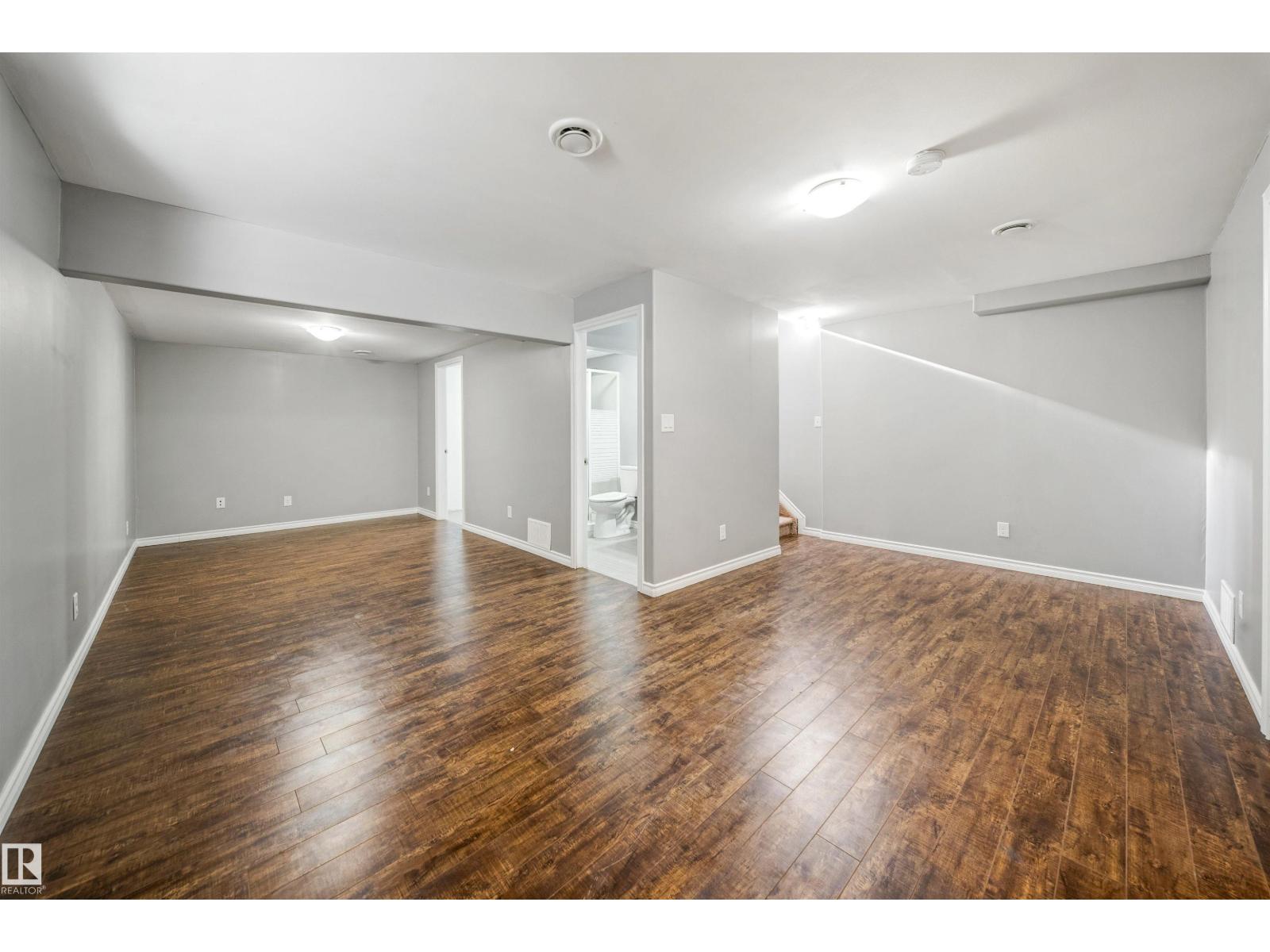 7043 22 Av Sw Property Photo 48