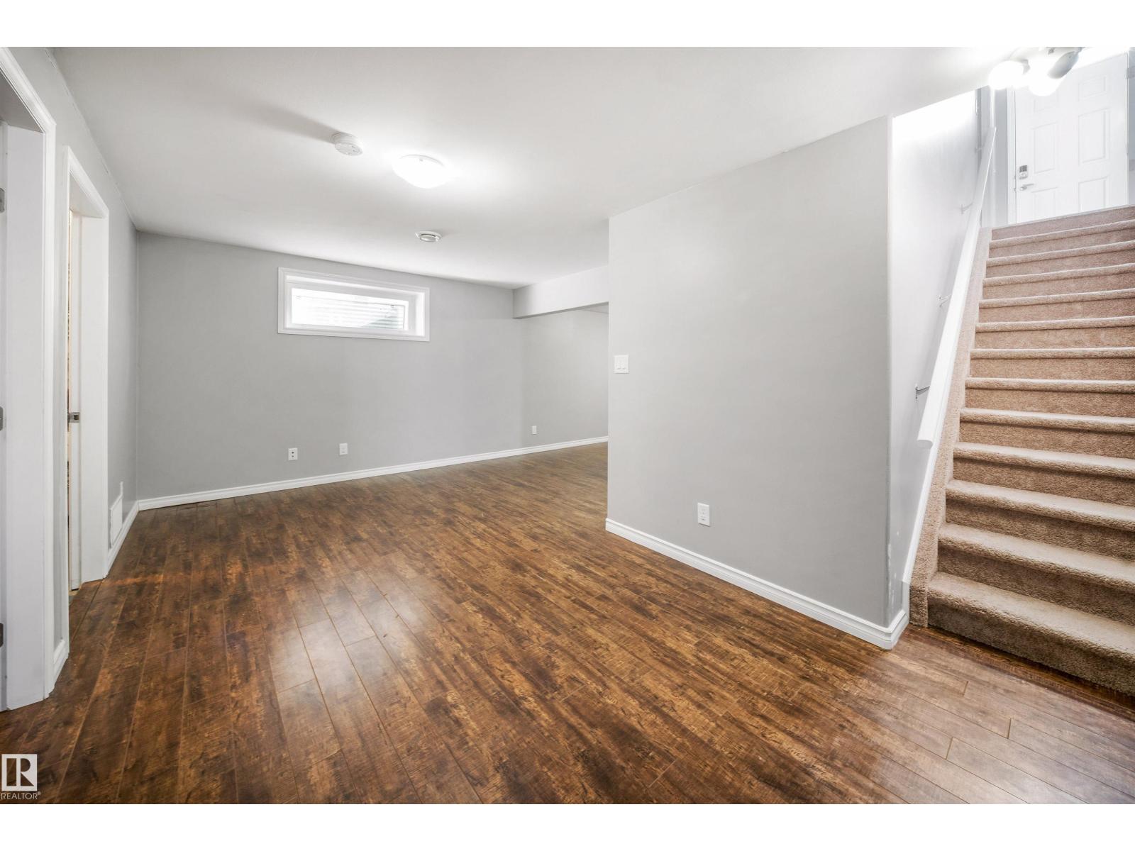 7043 22 Av Sw Property Photo 49