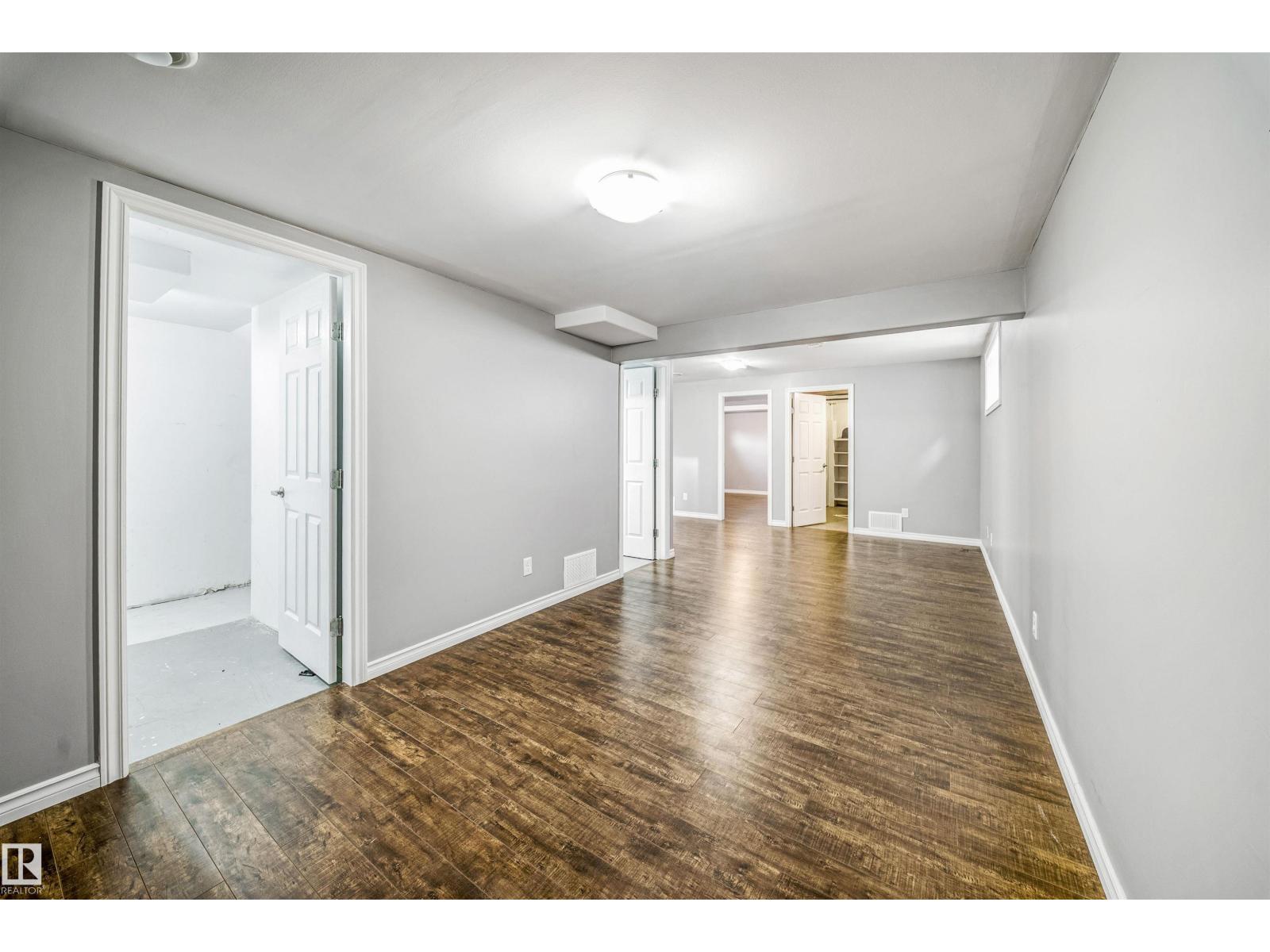 7043 22 Av Sw Property Photo 50