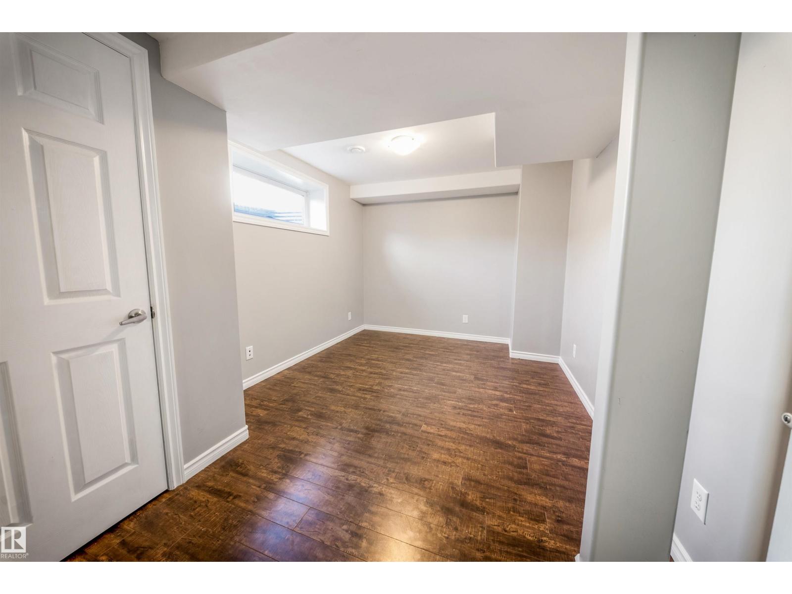 7043 22 Av Sw Property Photo 53