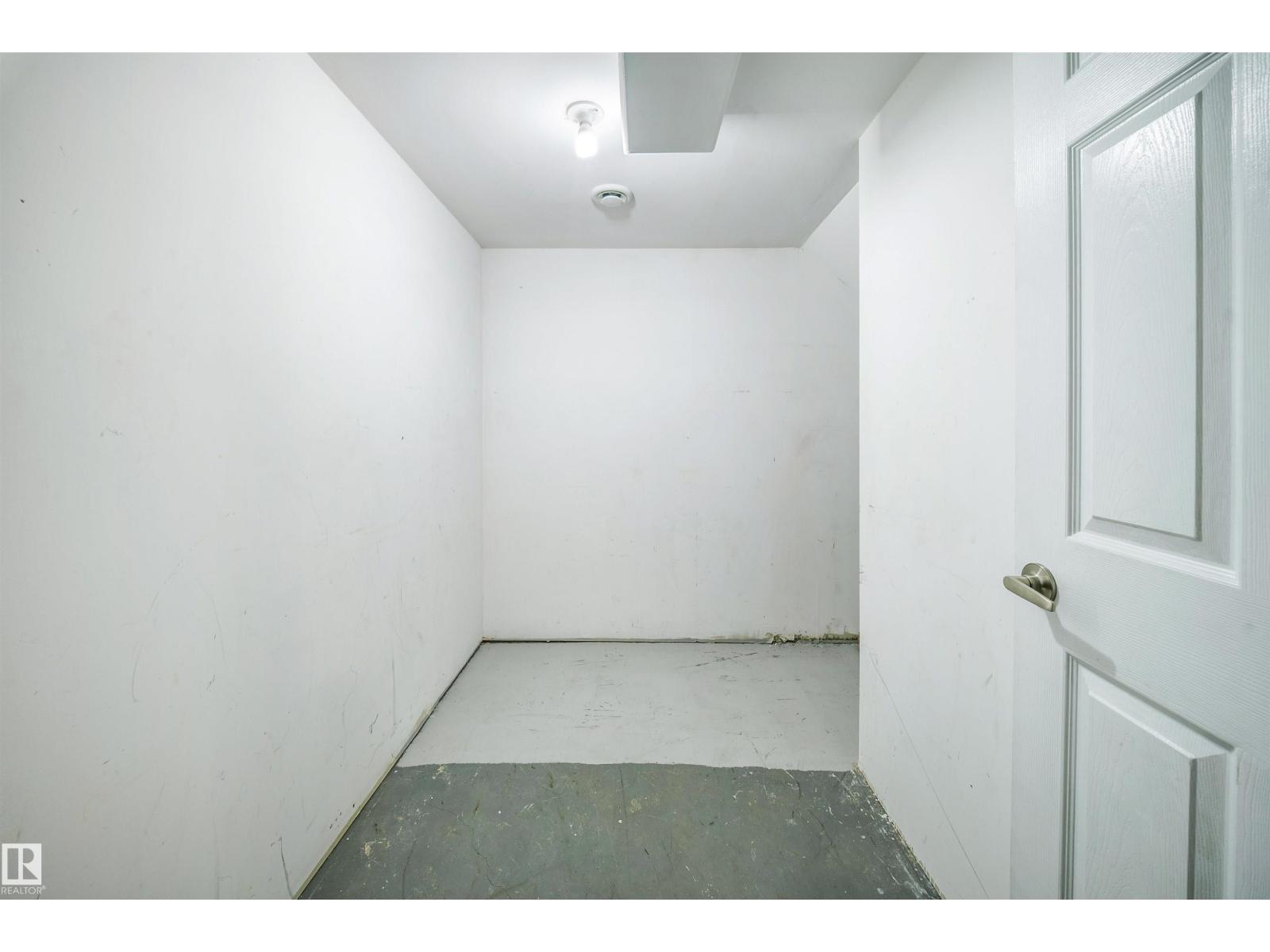 7043 22 Av Sw Property Photo 56