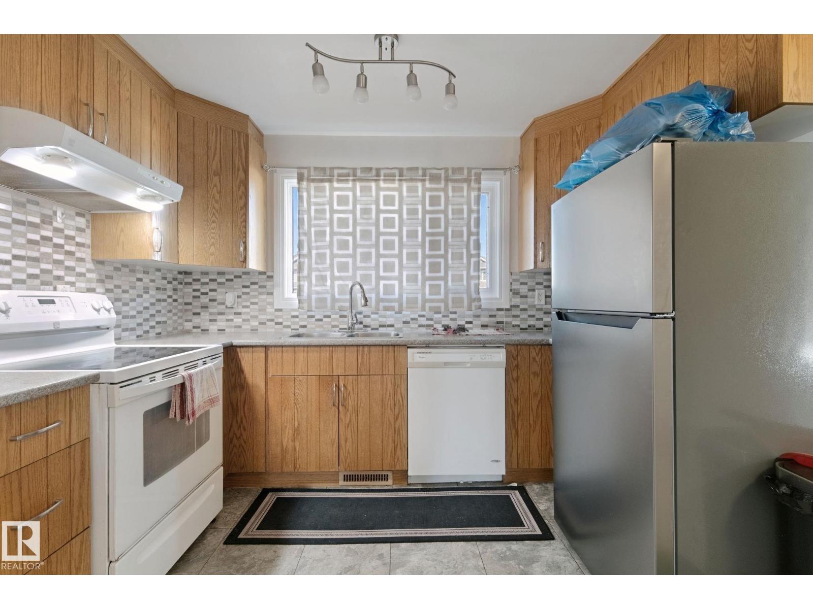 7332 149a Av Nw Property Photo 12