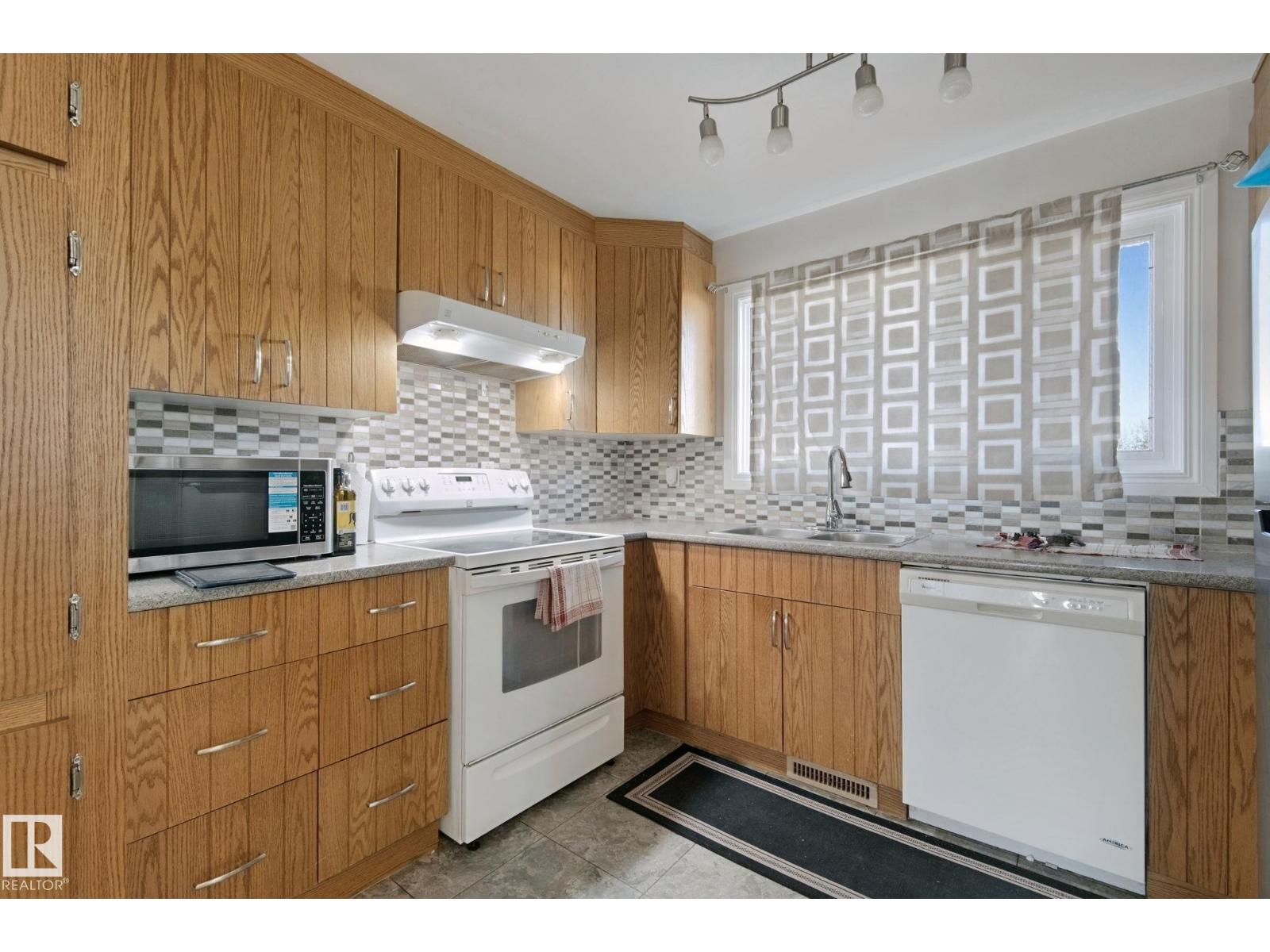 7332 149a Av Nw Property Photo 13