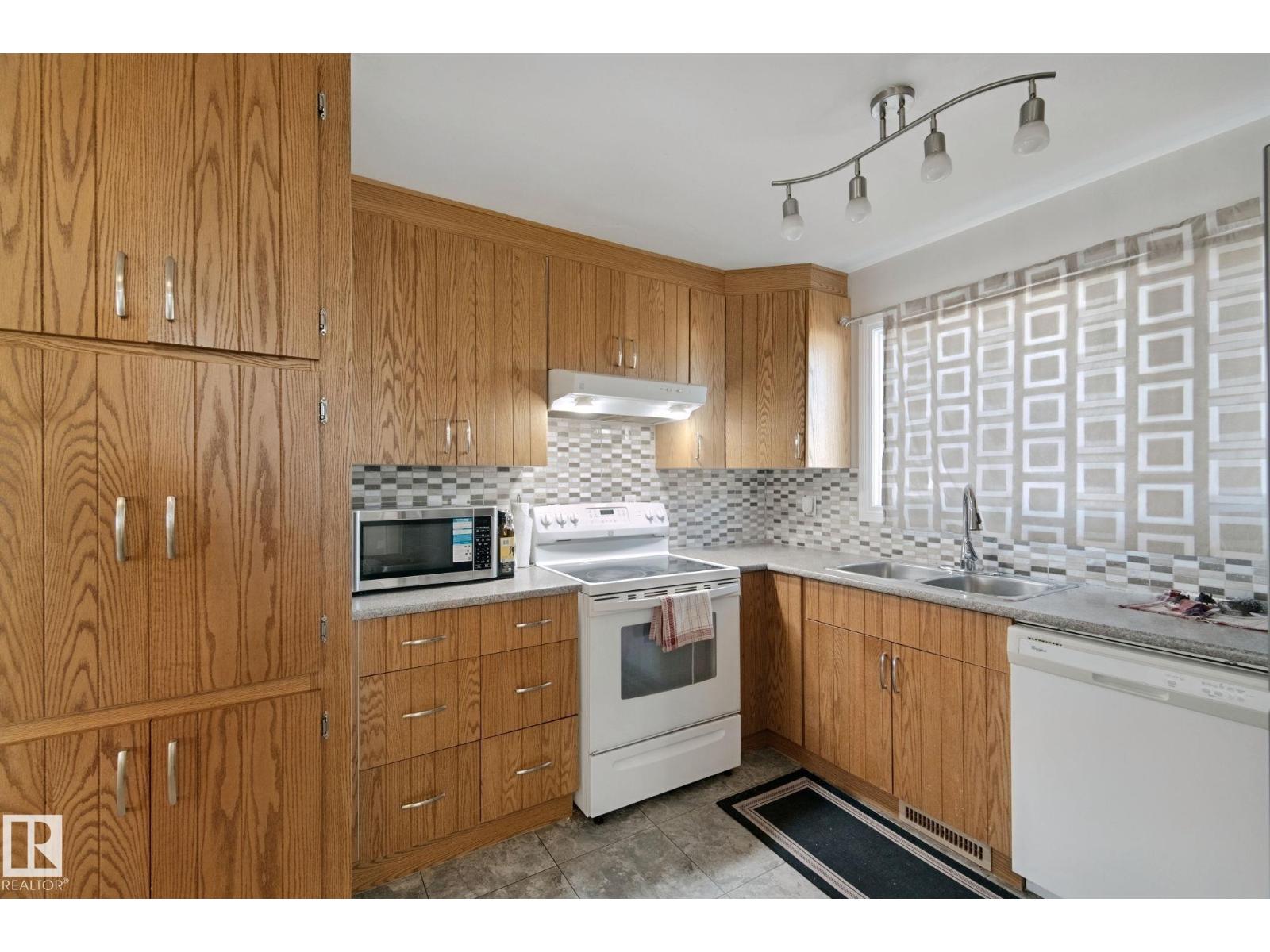 7332 149a Av Nw Property Photo 15