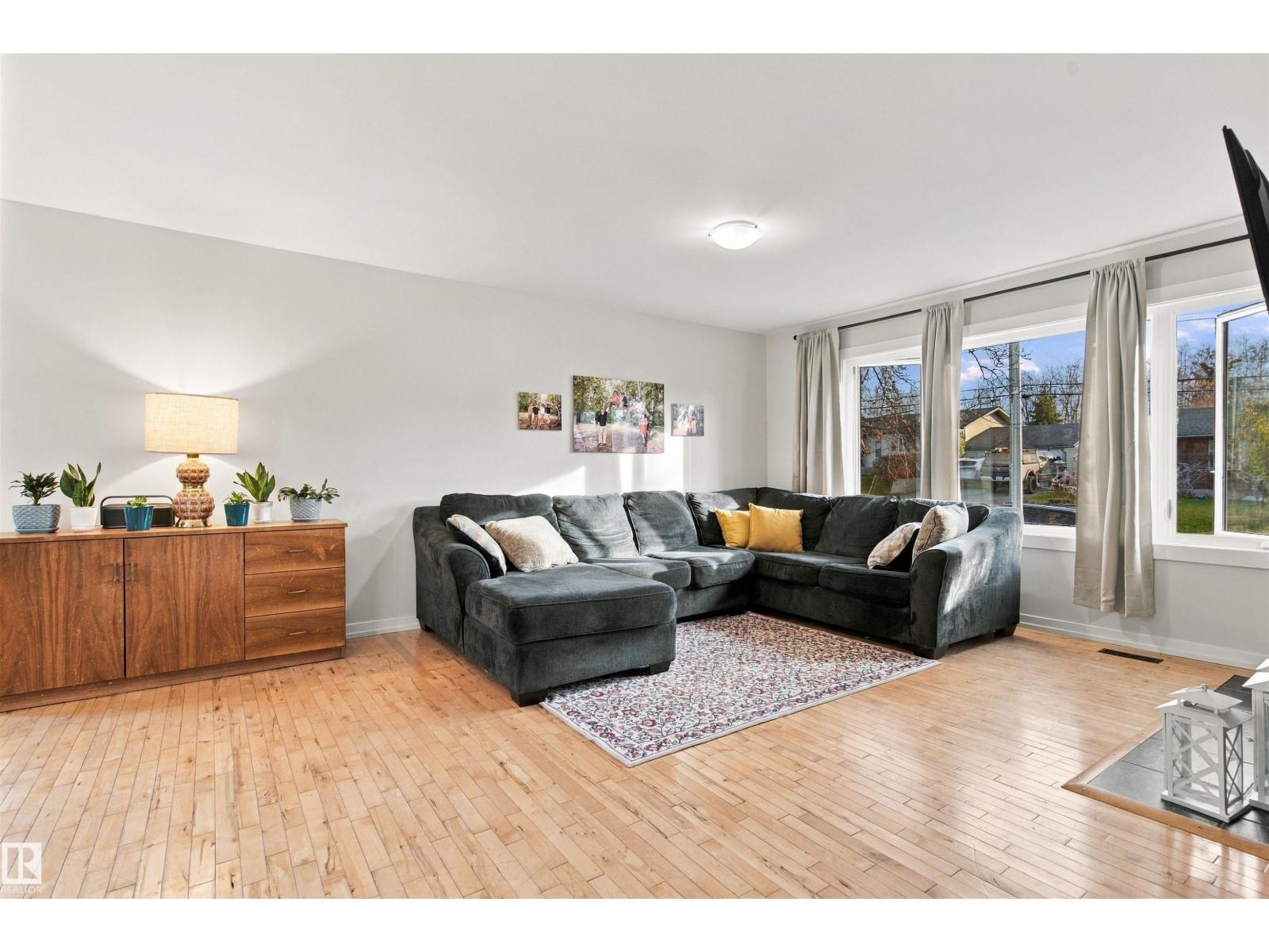 5708 47 Av Property Photo 5
