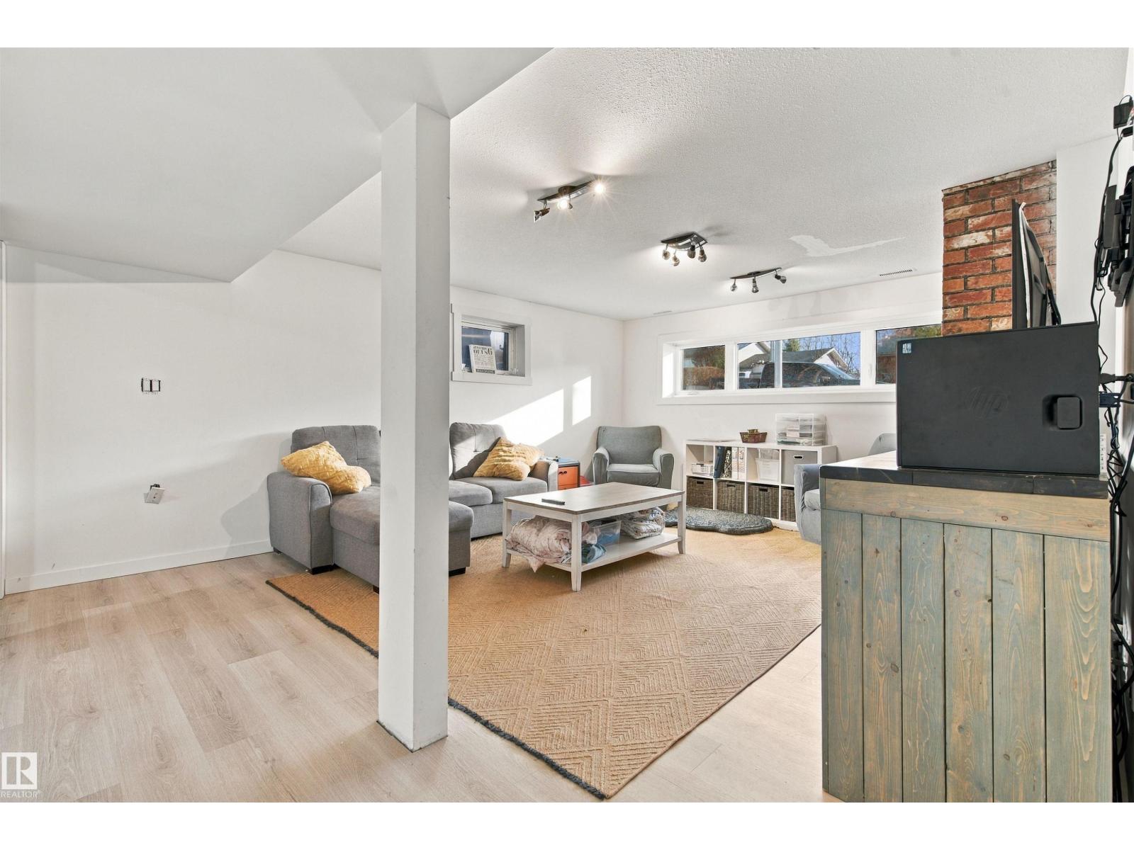 5708 47 Av Property Photo 19