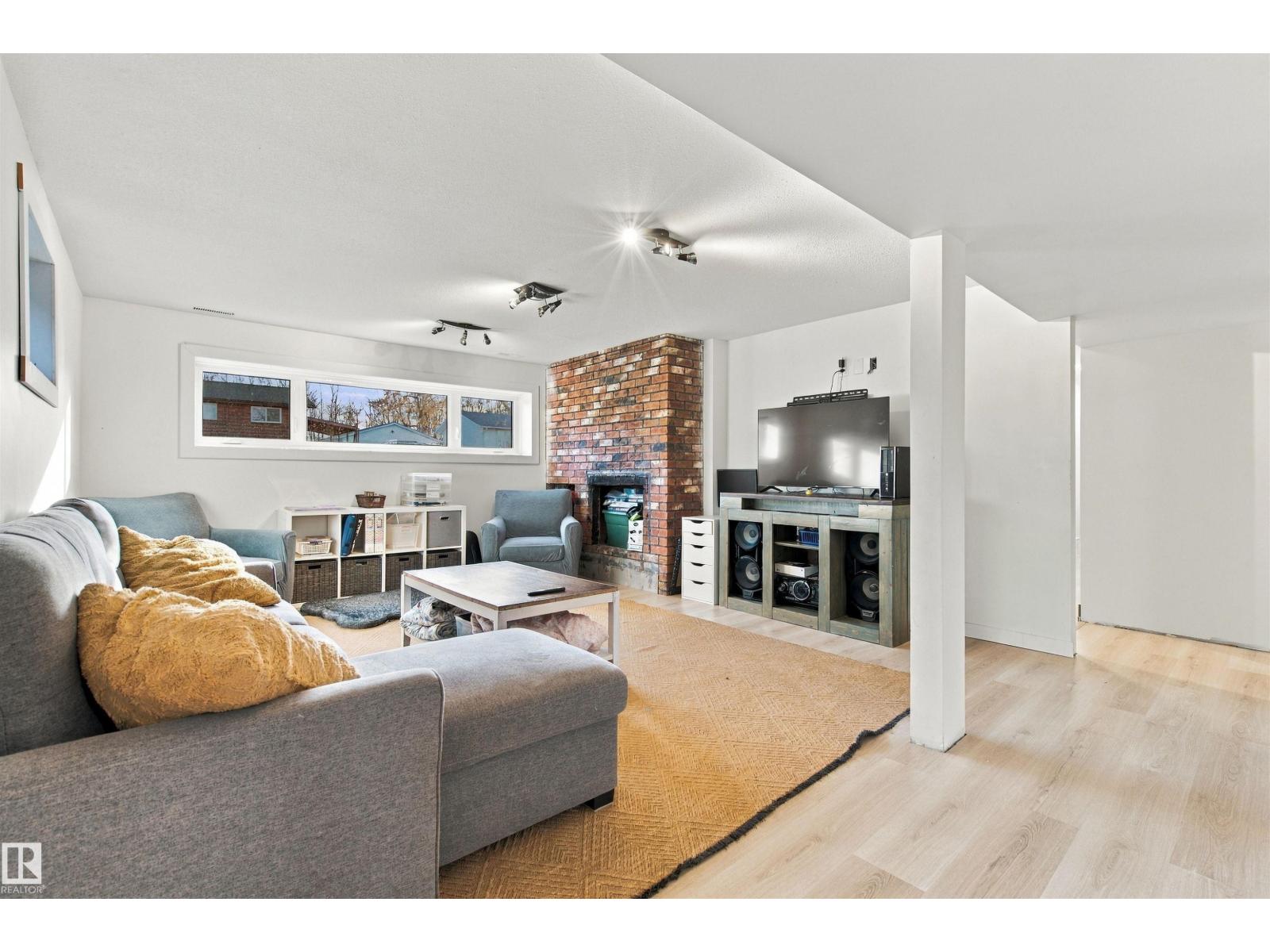 5708 47 Av Property Photo 20