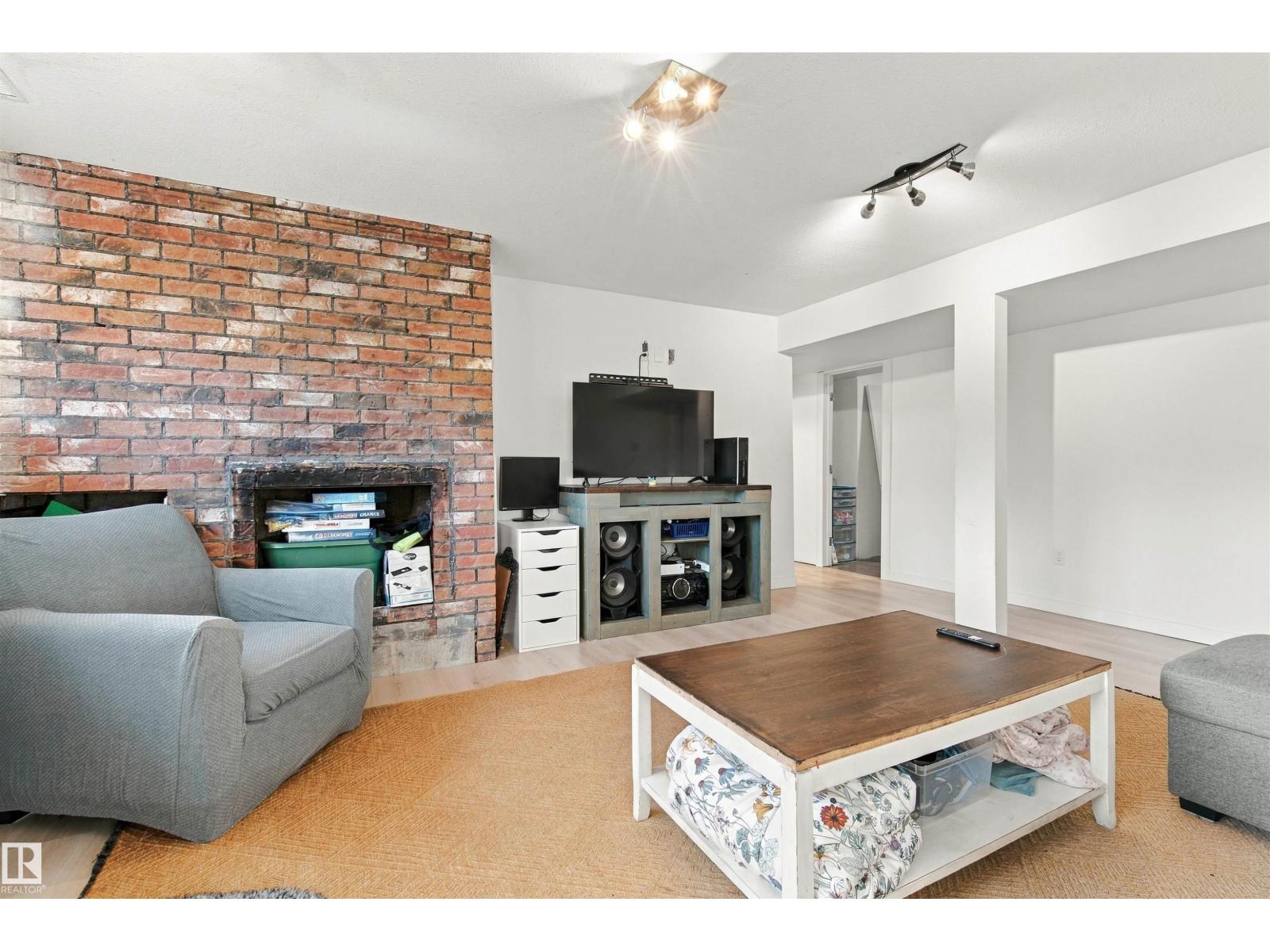 5708 47 Av Property Photo 21