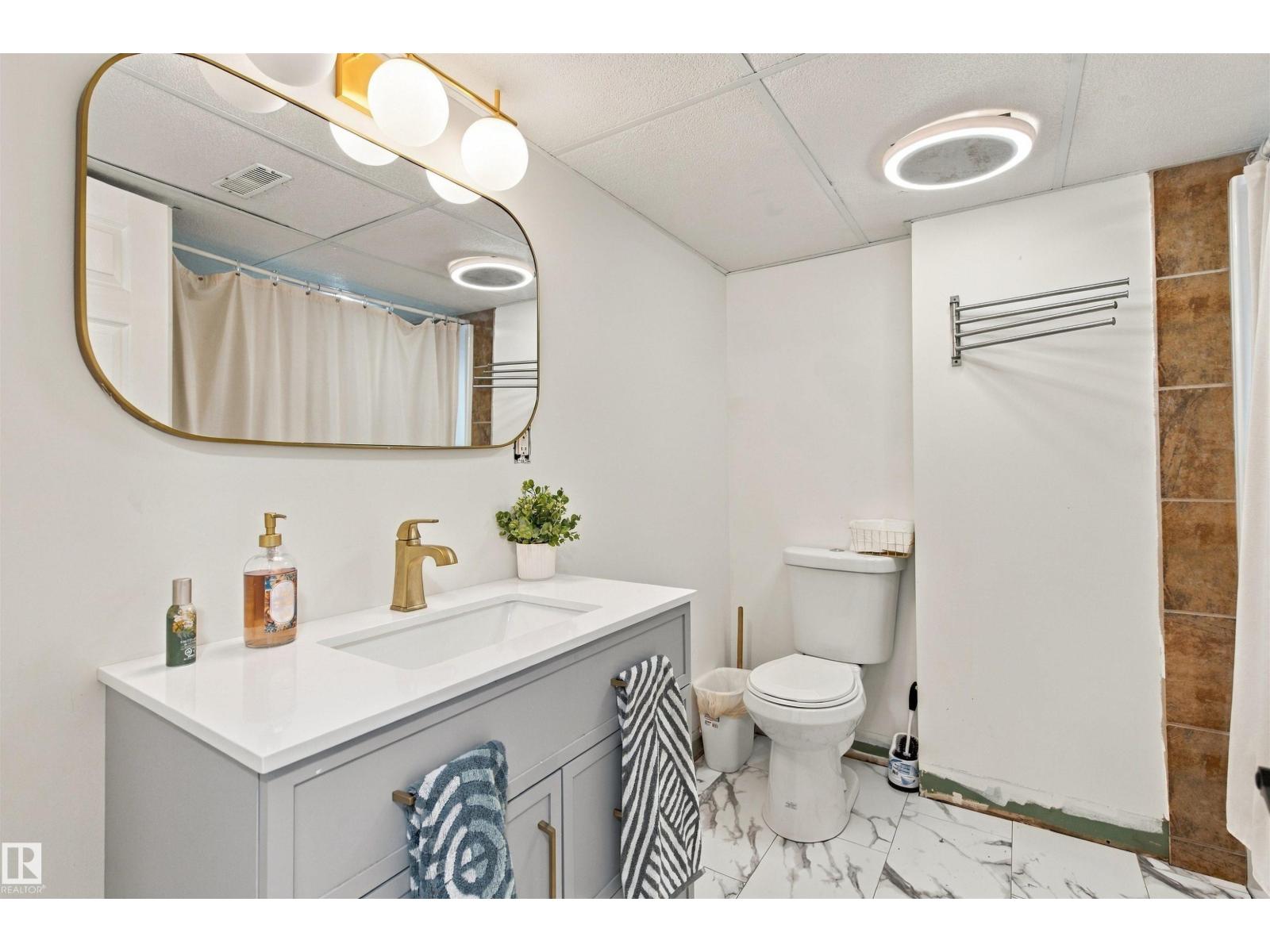 5708 47 Av Property Photo 22