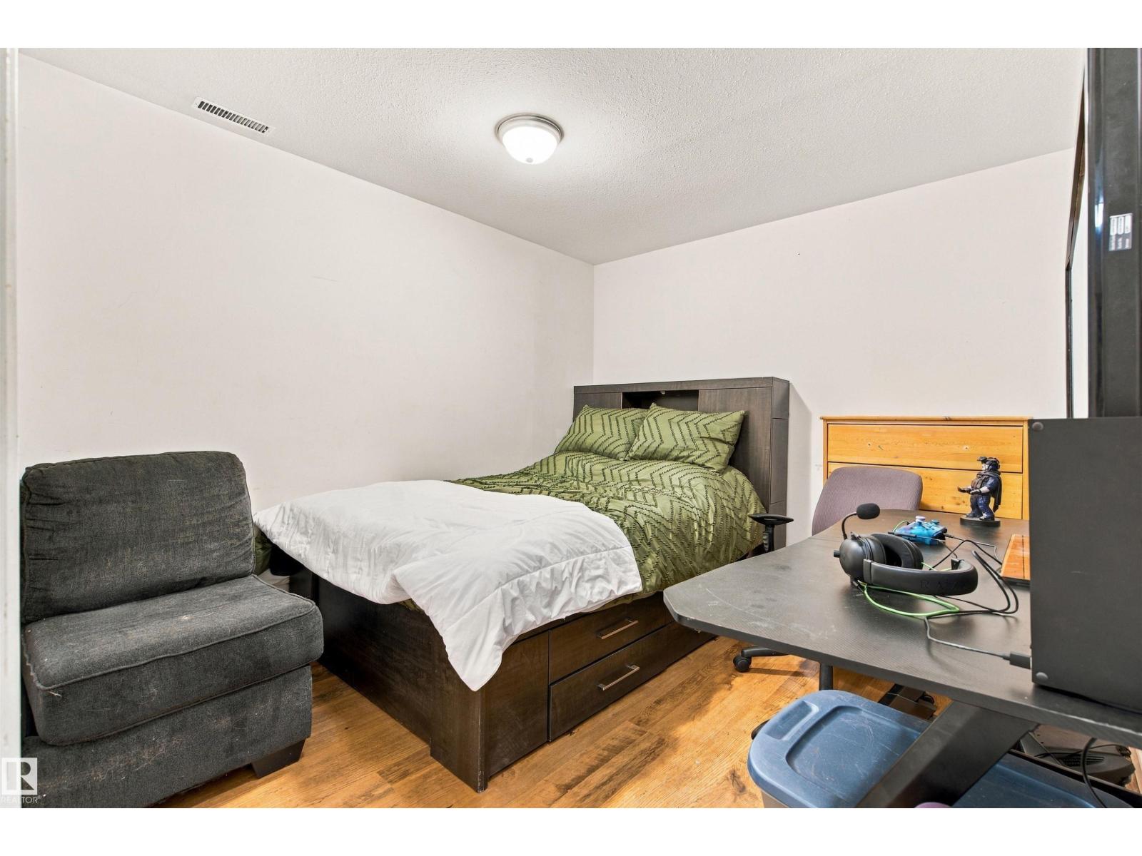 5708 47 Av Property Photo 27