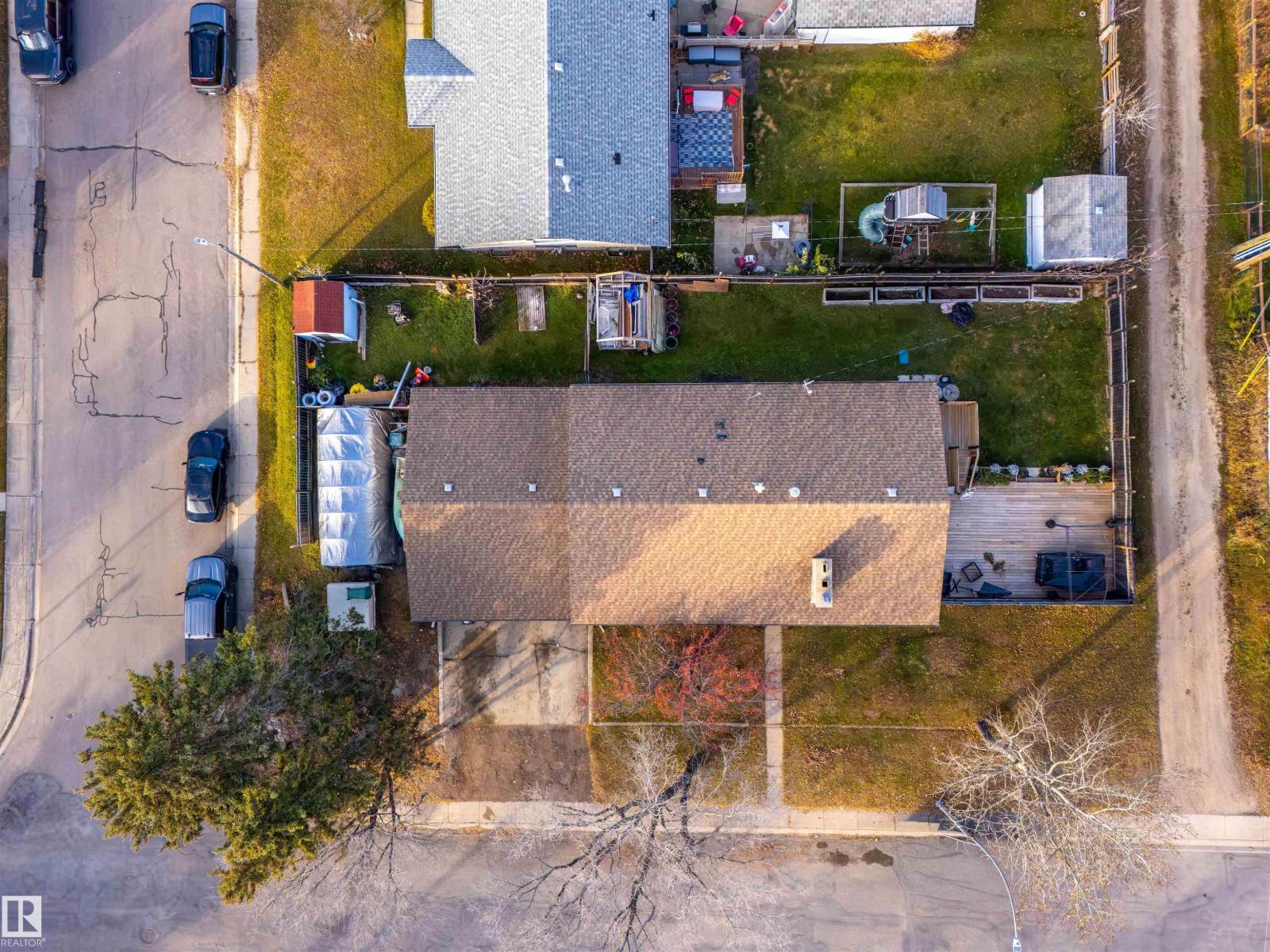 5708 47 Av Property Photo 28