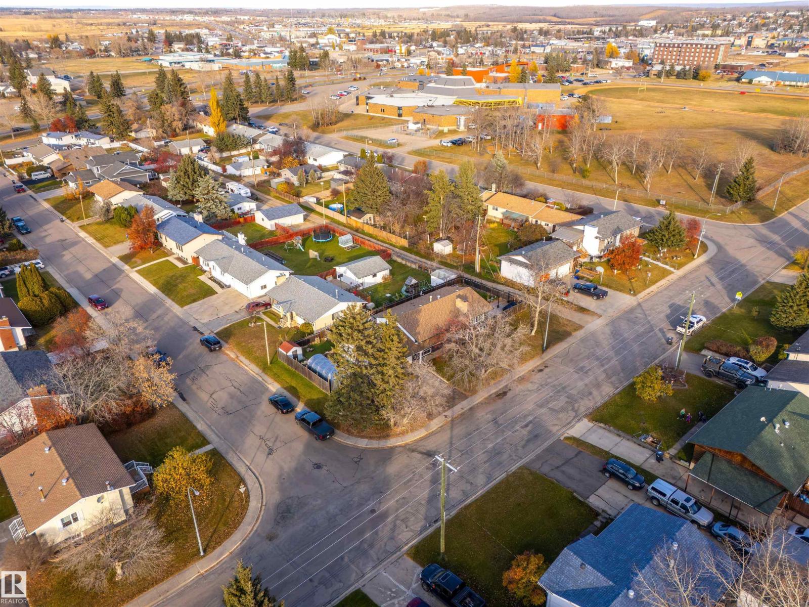 5708 47 Av Property Photo 32