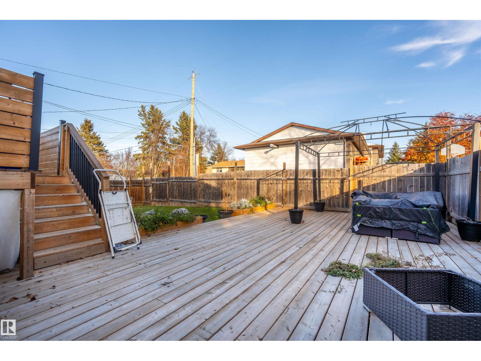 5708 47 Av Property Photo 33