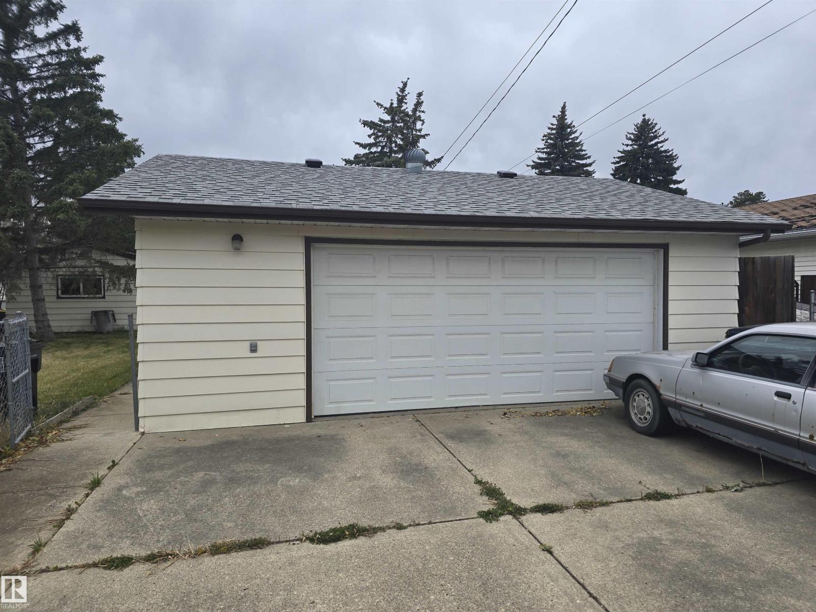 9717 162 St Nw Property Photo 9