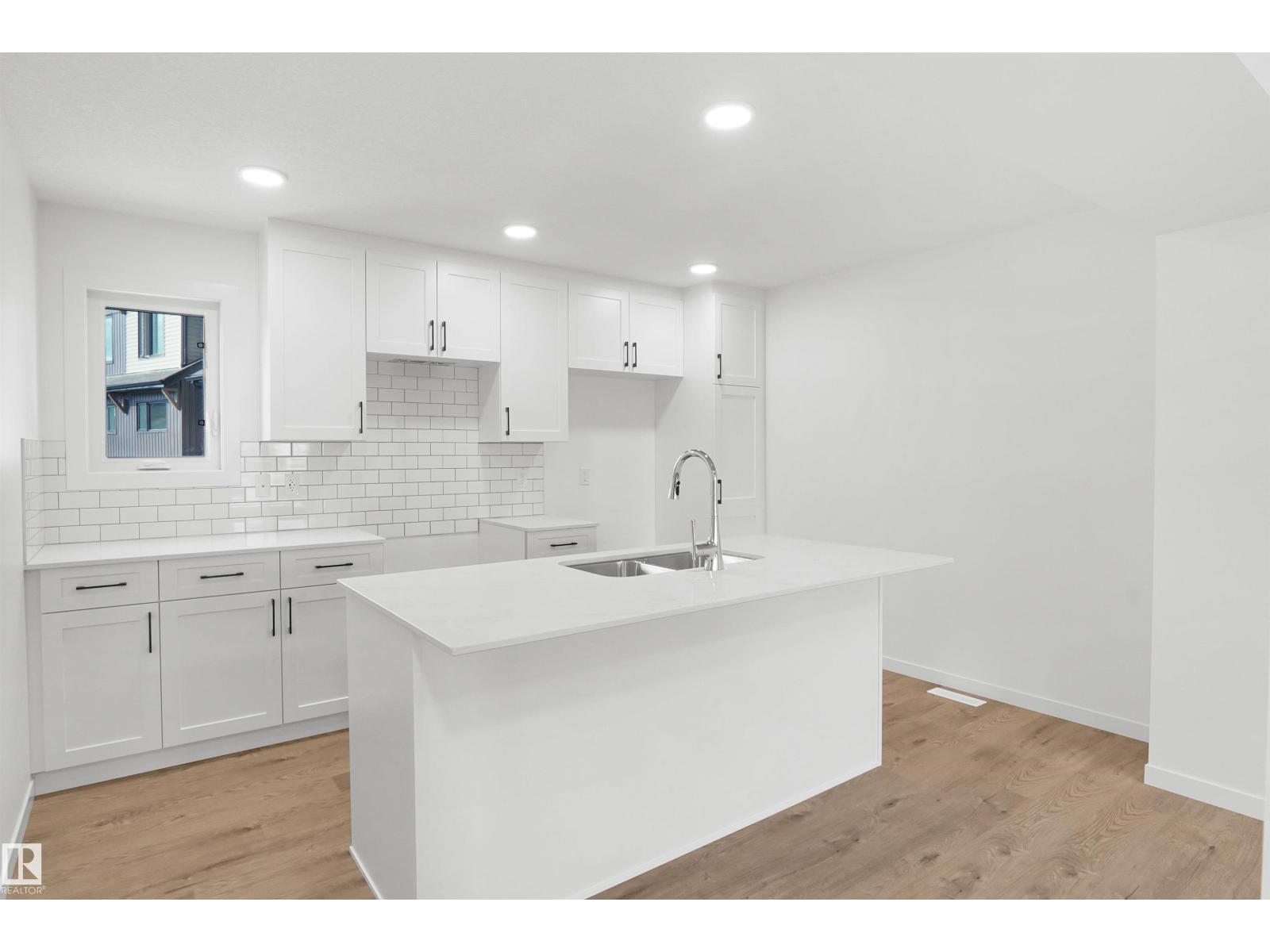 #62 4825 120 St Nw Property Photo 6