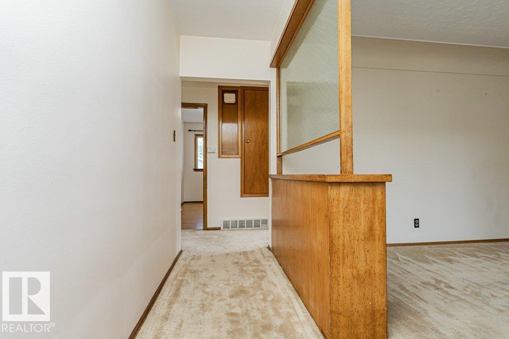 10509 77 St Nw Property Photo 6