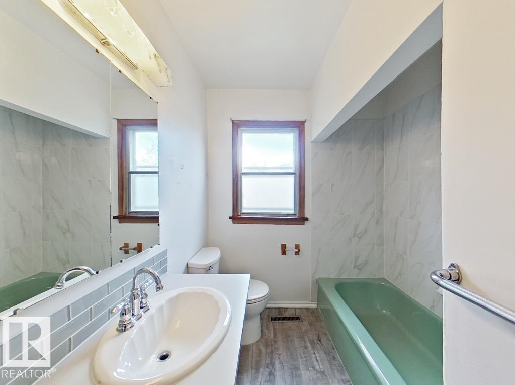 10509 77 St Nw Property Photo 11