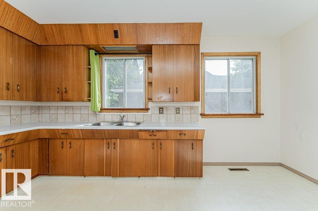 10509 77 St Nw Property Photo 23