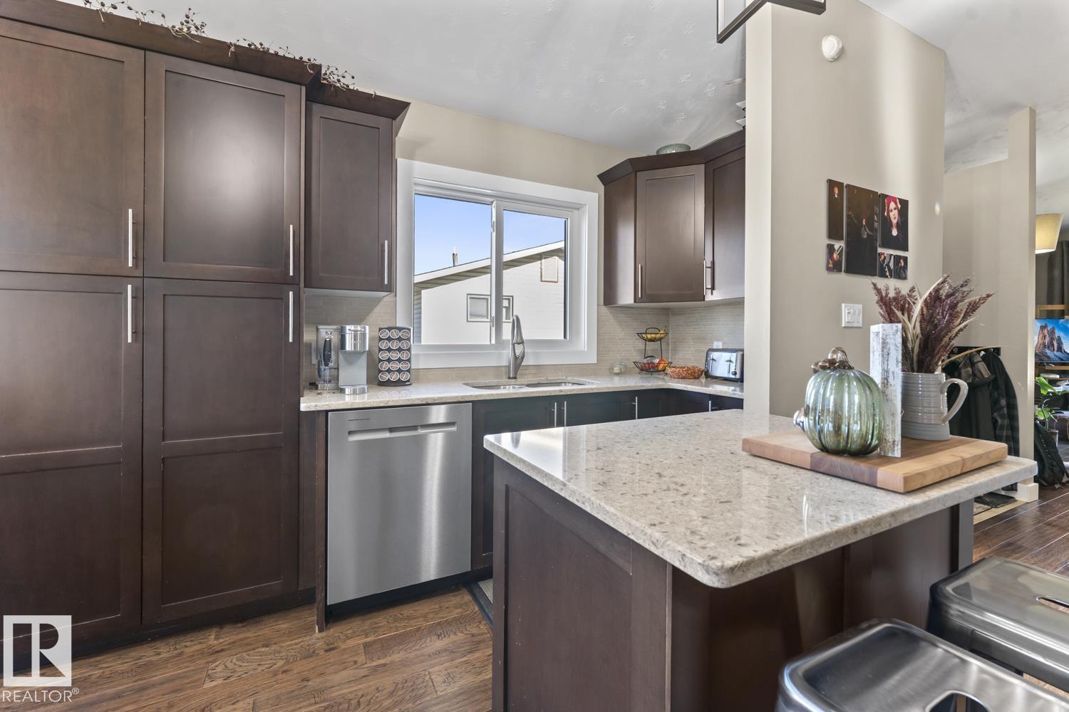 1211 10 St Property Photo 4
