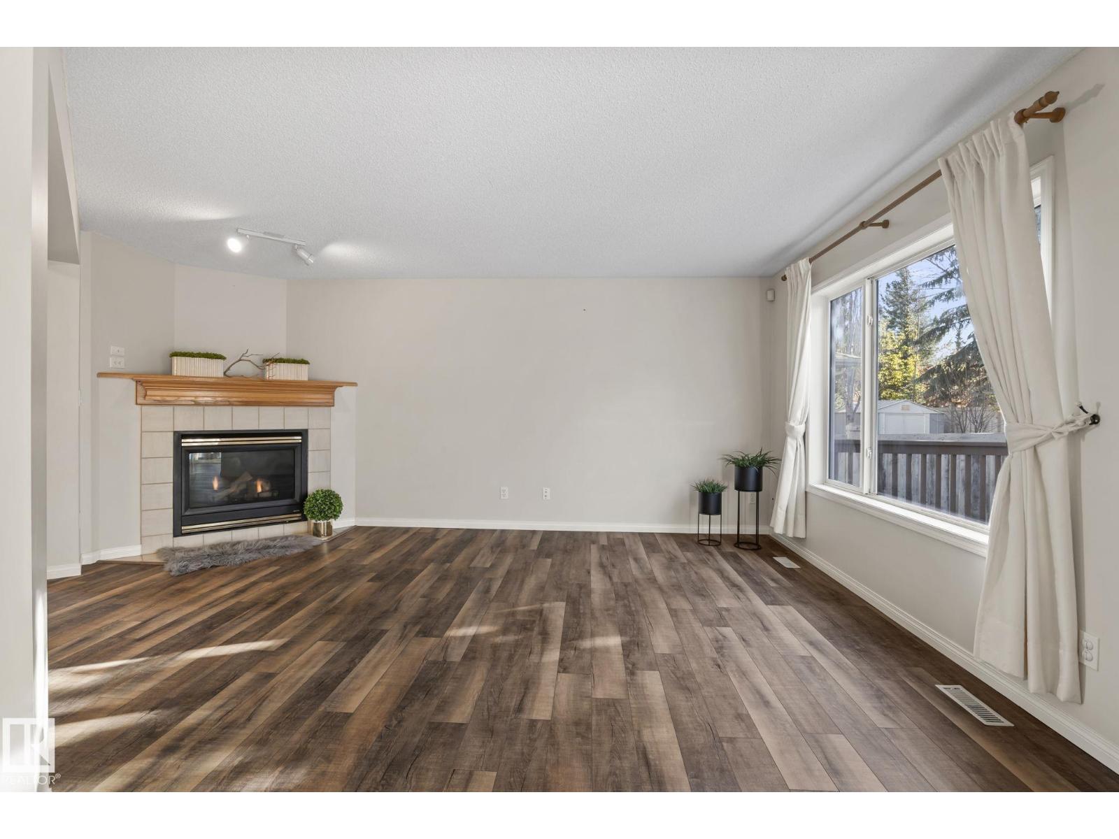 11727 13 Av Nw Property Photo 10
