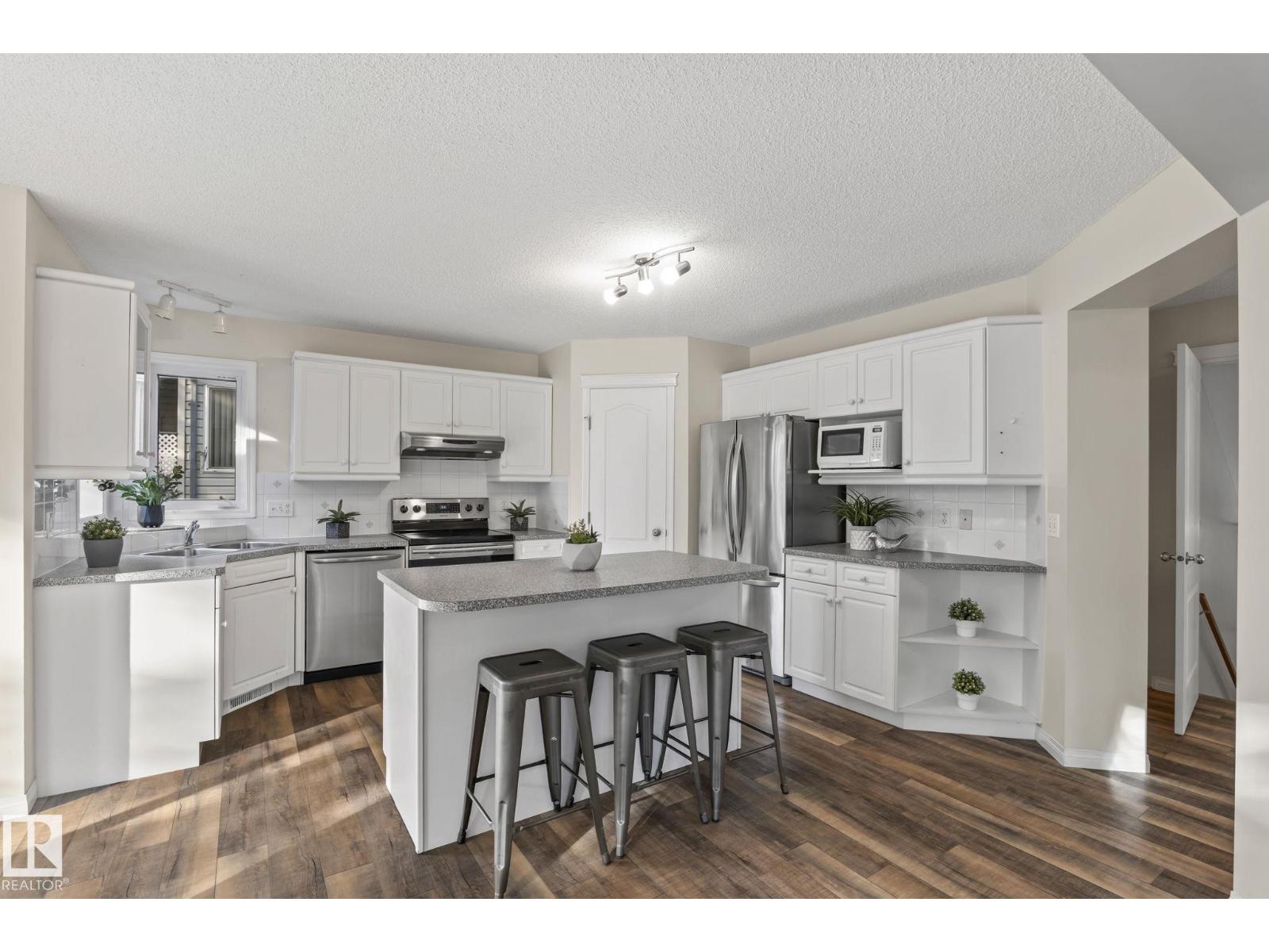 11727 13 Av Nw Property Photo 11