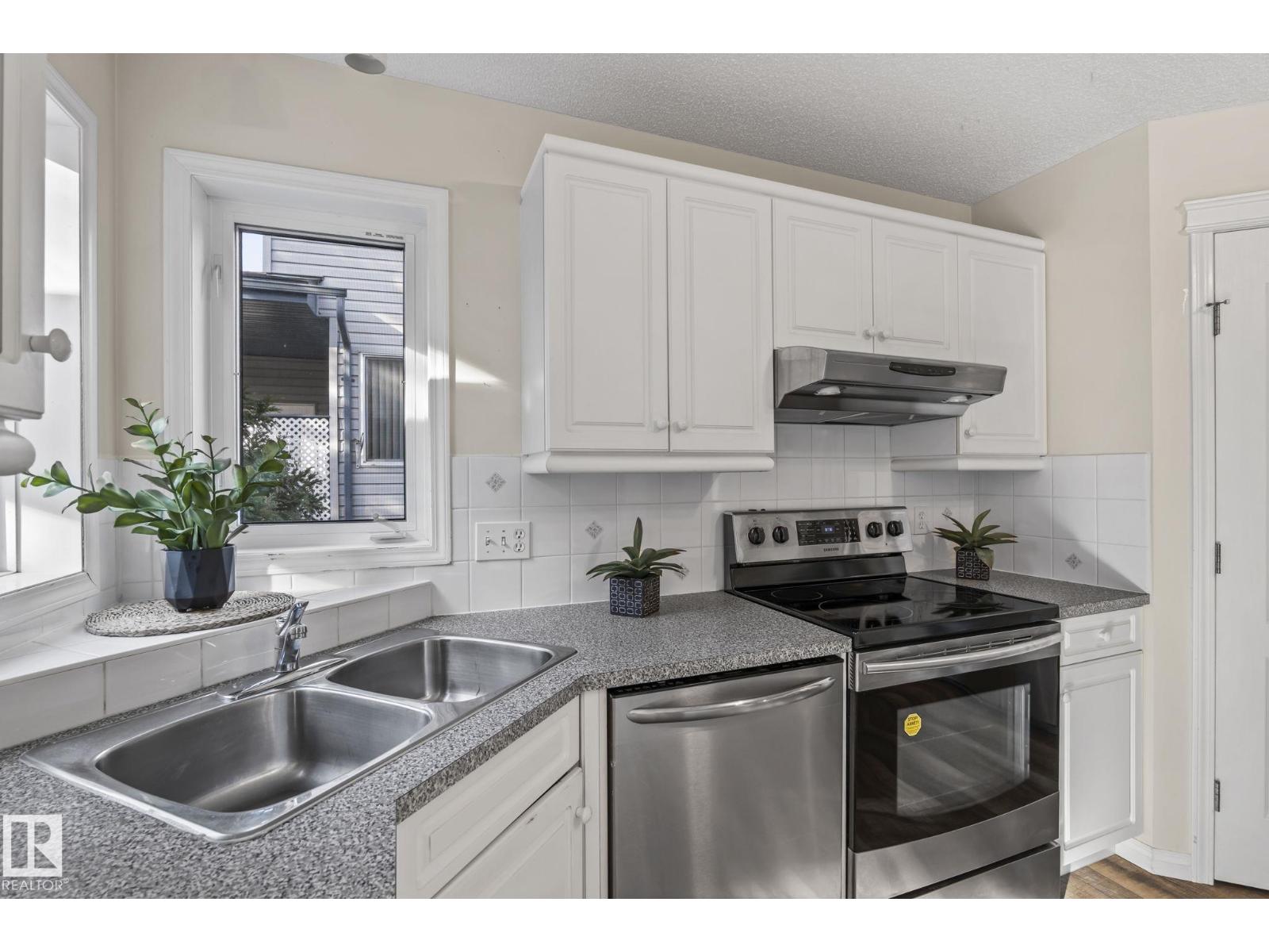 11727 13 Av Nw Property Photo 13